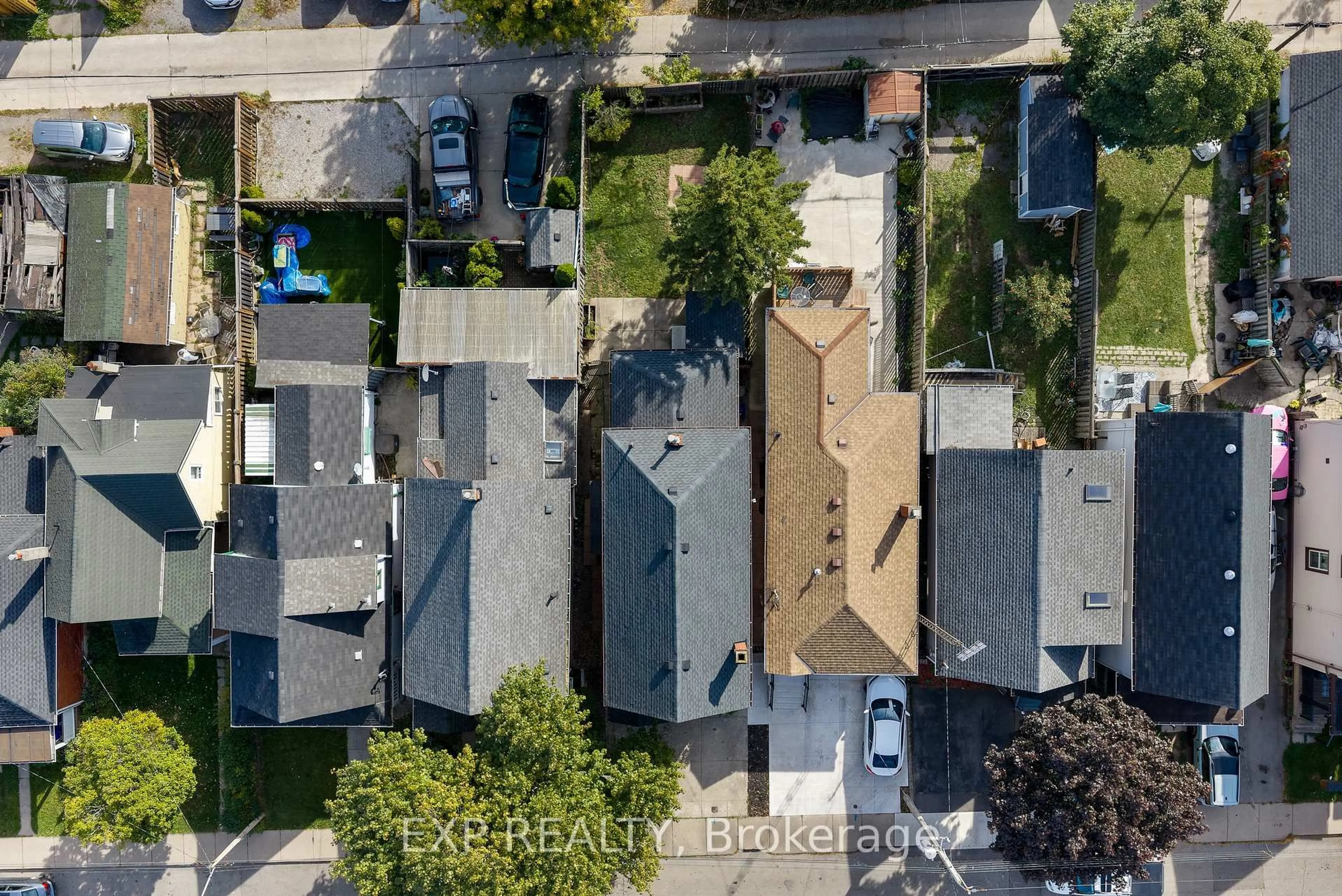 A pic from outside/outdoor area/front of a property/back of a property/a pic from drone, street for 200 Kensington Ave, Hamilton Ontario L8L 7N7