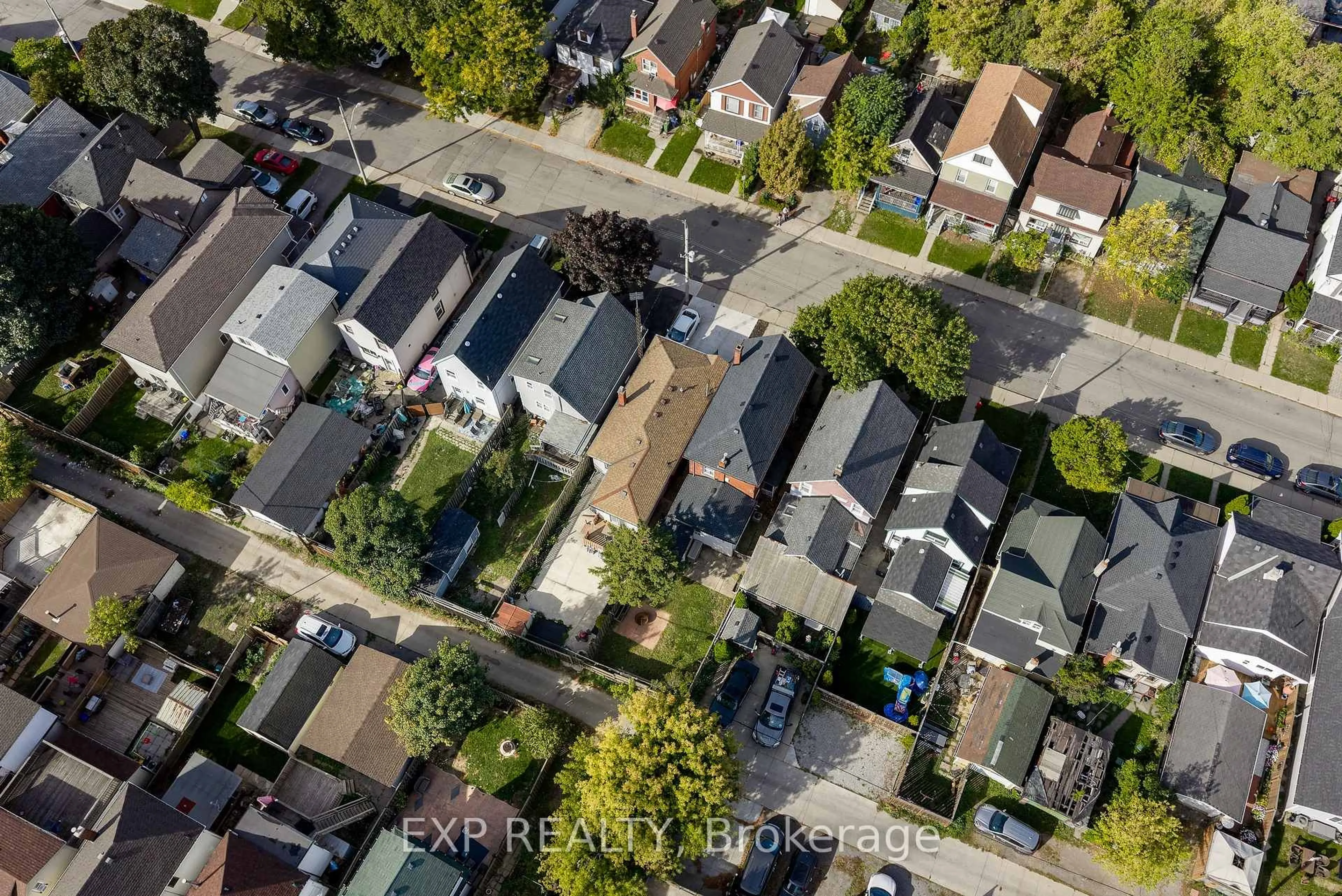 A pic from outside/outdoor area/front of a property/back of a property/a pic from drone, street for 200 Kensington Ave, Hamilton Ontario L8L 7N7
