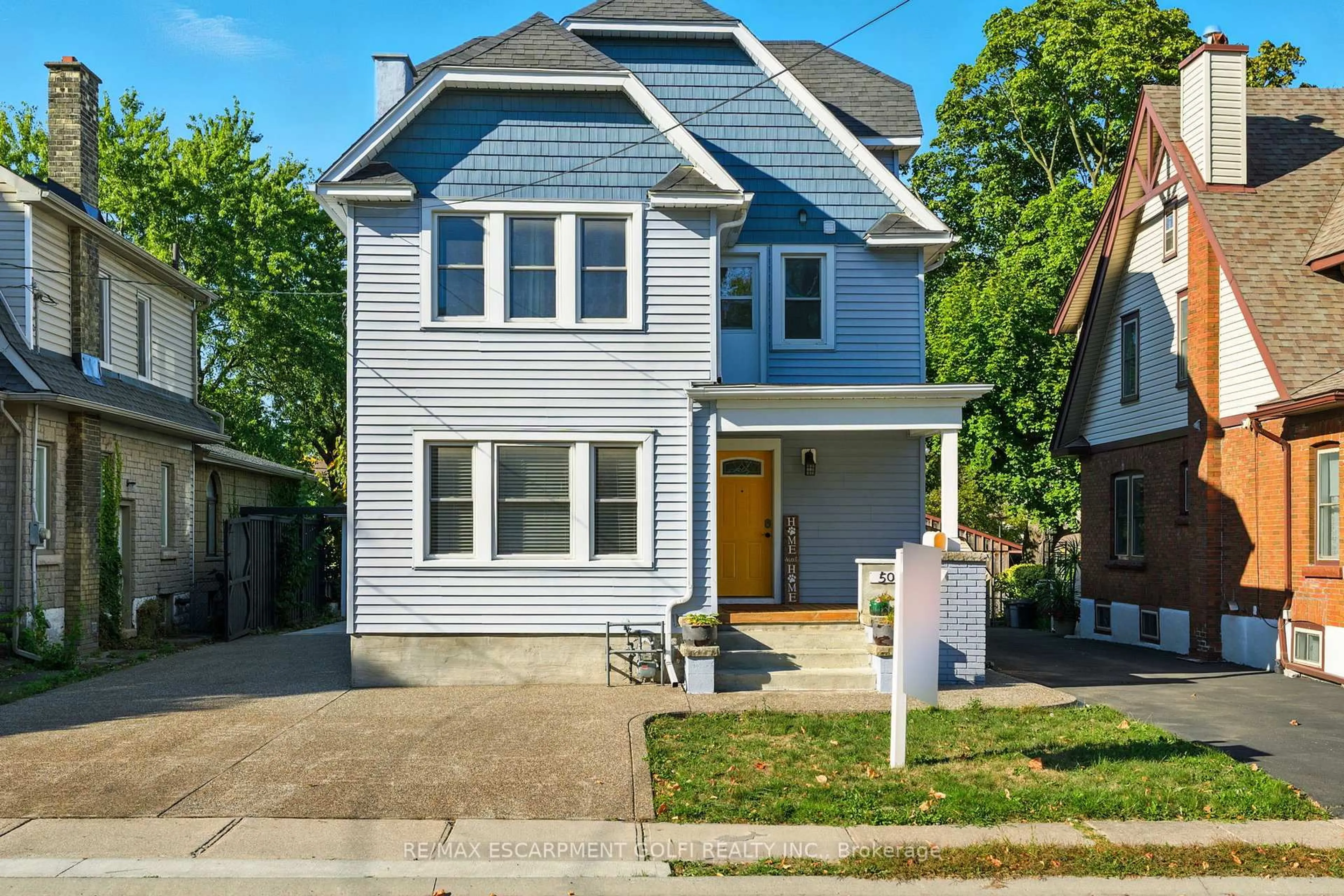 Home with brick exterior material, street for 5039 Armoury St, Niagara Falls Ontario L2E 1T3