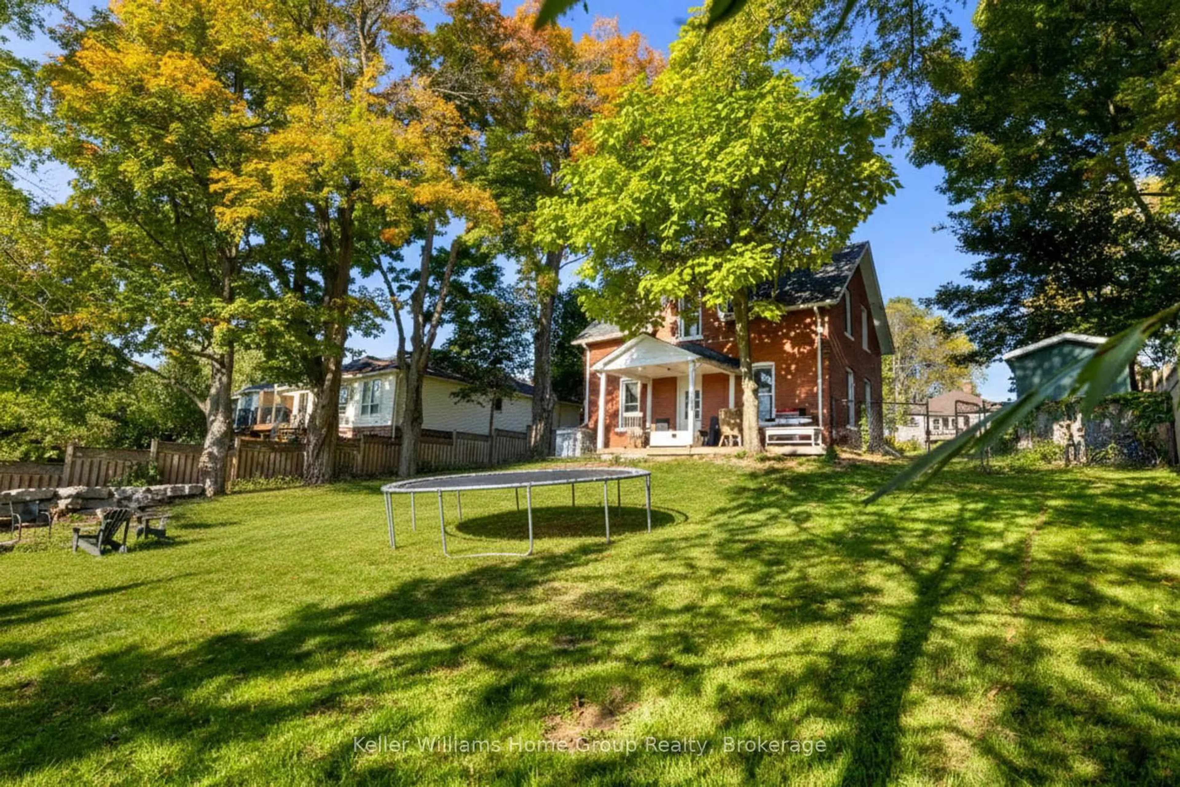 Patio, street for 484 St Patrick St, Centre Wellington Ontario N1M 1M9