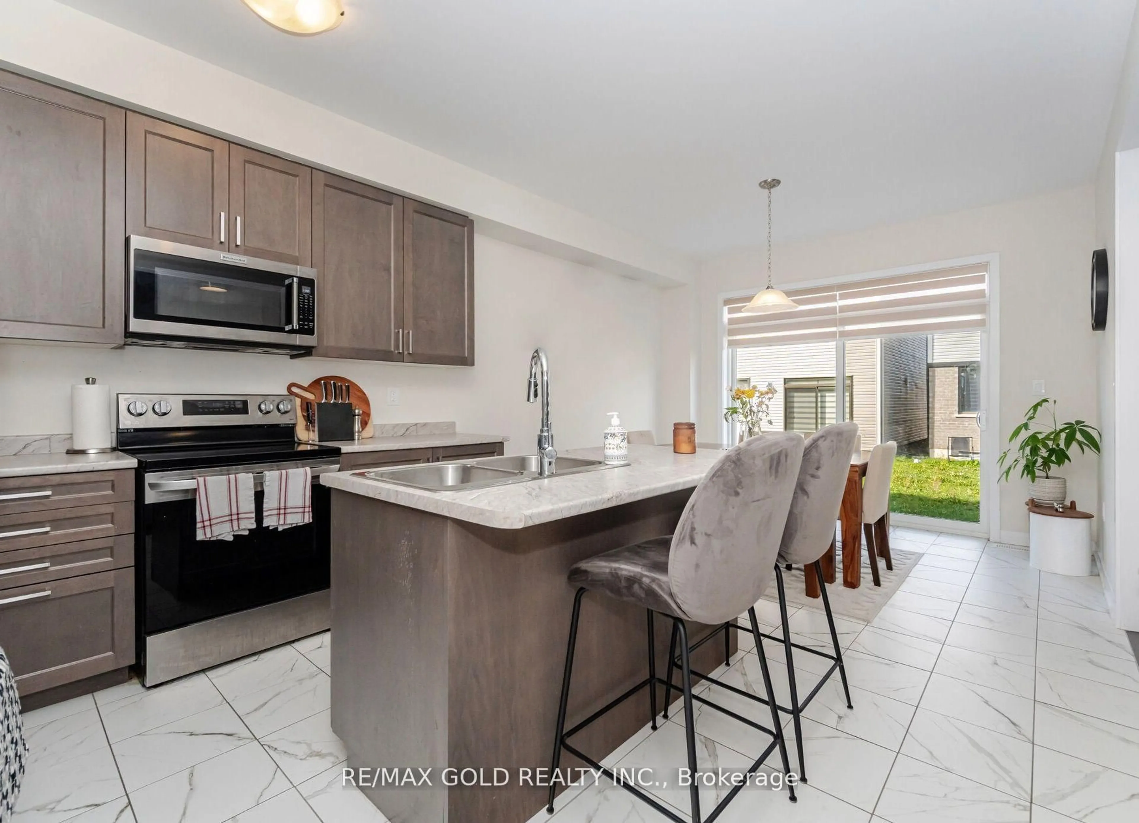 Open concept kitchen, ceramic/tile floor for 128 Whithorn Cres, Haldimand Ontario N3W 0G4