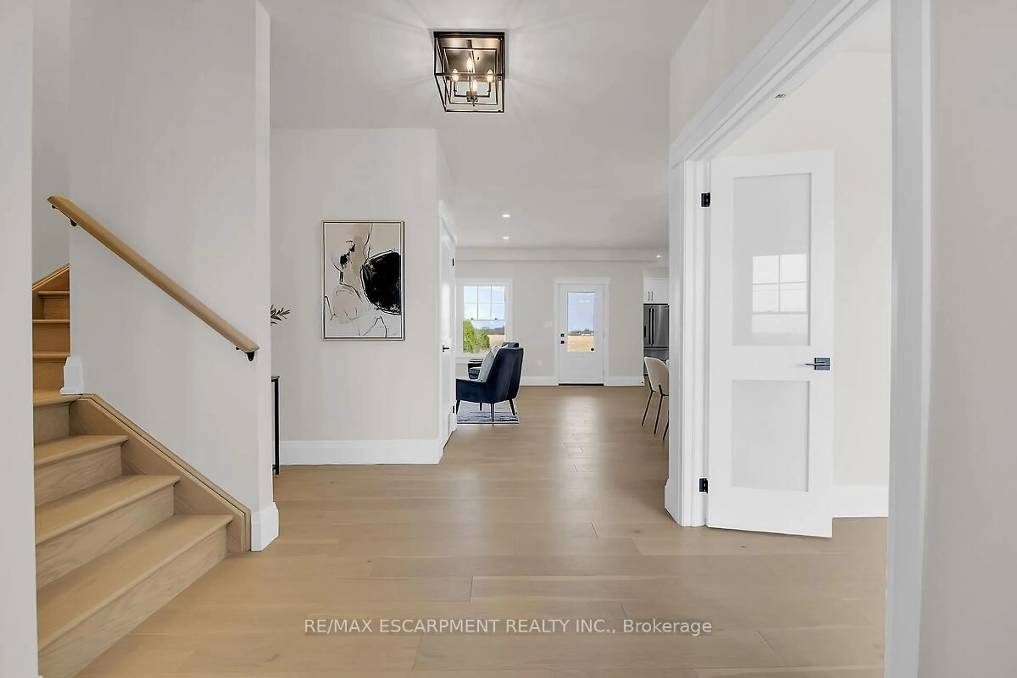 Indoor entryway for 8184 Airport Rd, Hamilton Ontario L0R 1W0