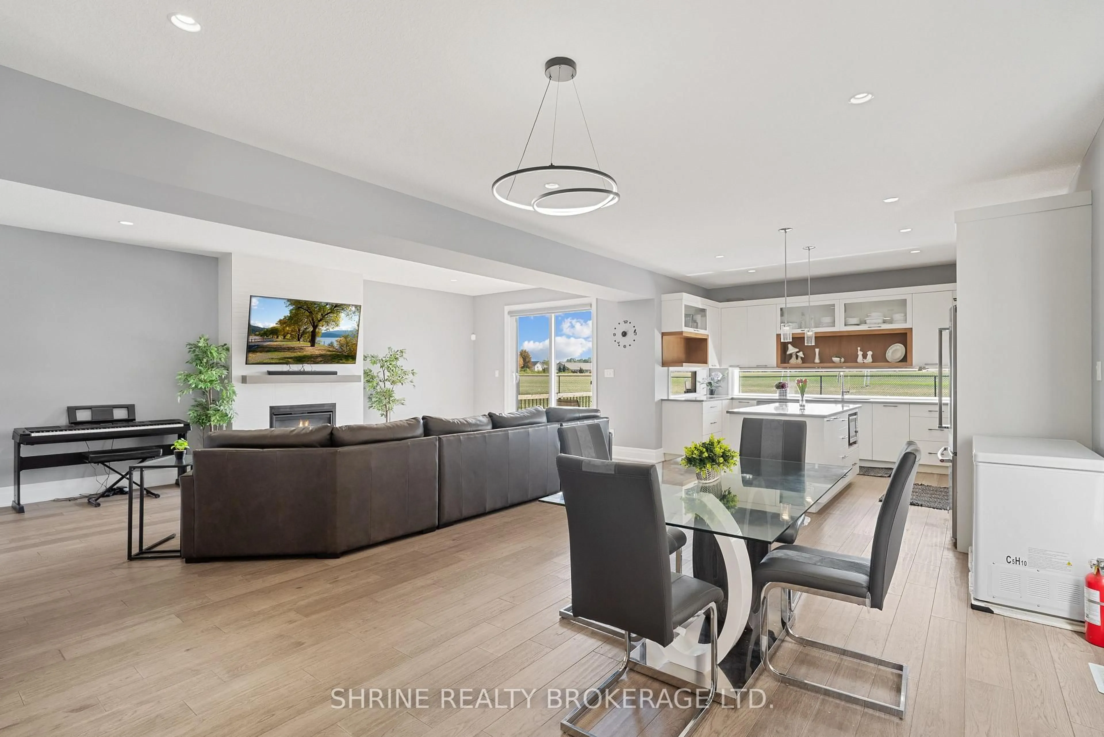 Open concept kitchen, unknown for 957 Holtby Crt, London North Ontario N6G 0W9