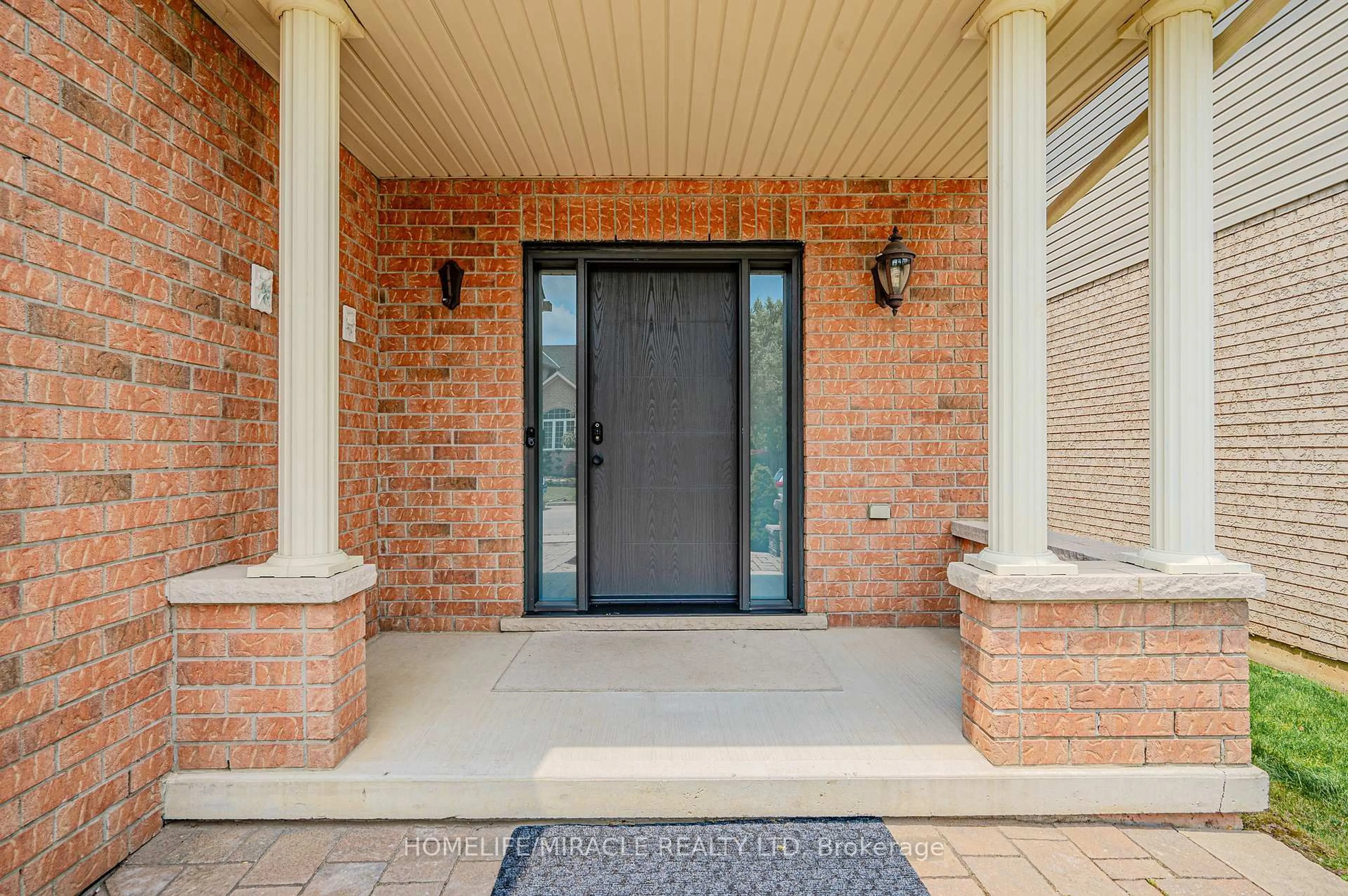 Indoor entryway for 80 Meadowbank Dr, Hamilton Ontario L9B 2Y1