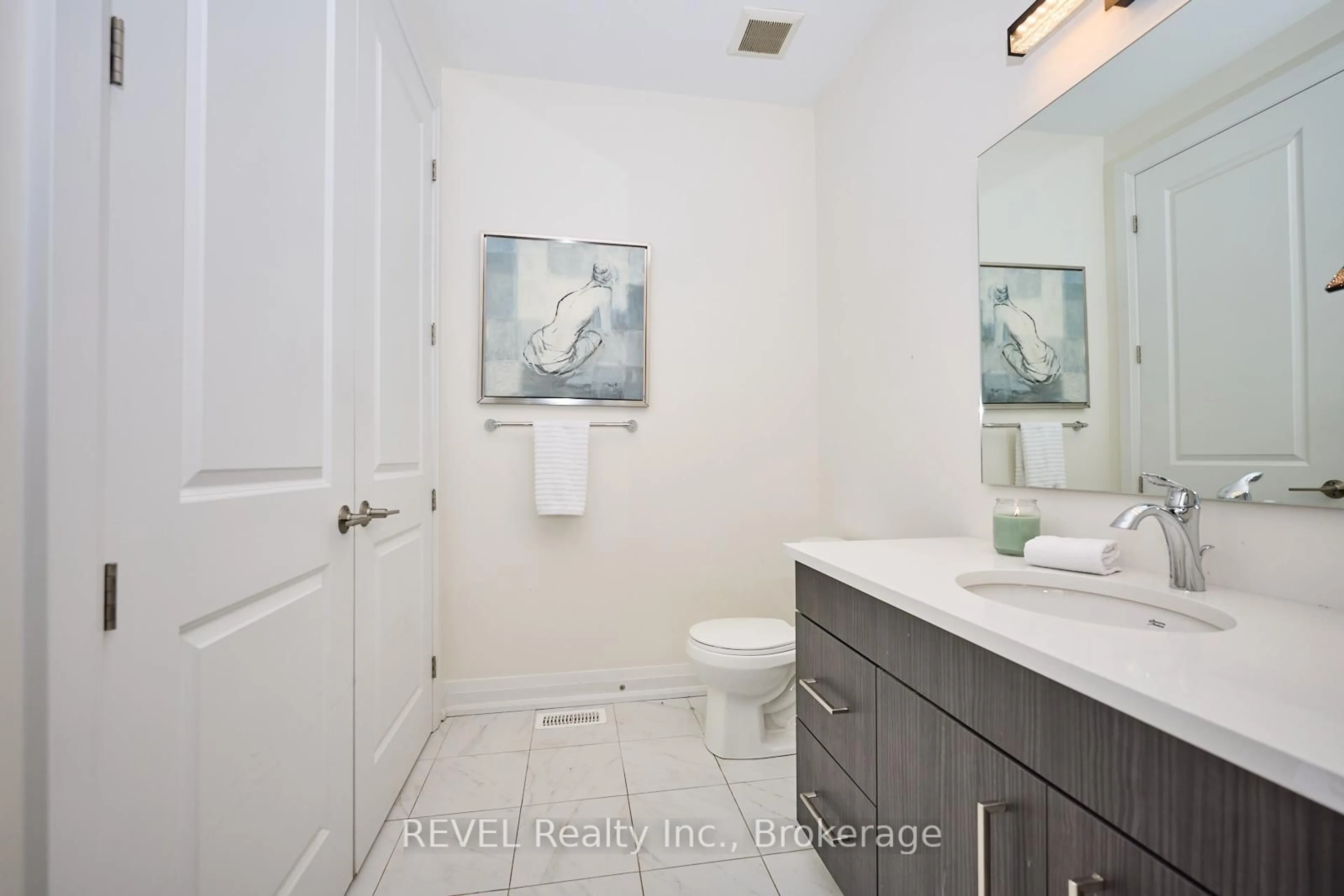 Standard bathroom, ceramic/tile floor for 8974 Willoughby Dr #20, Niagara Falls Ontario L2G 7Y4