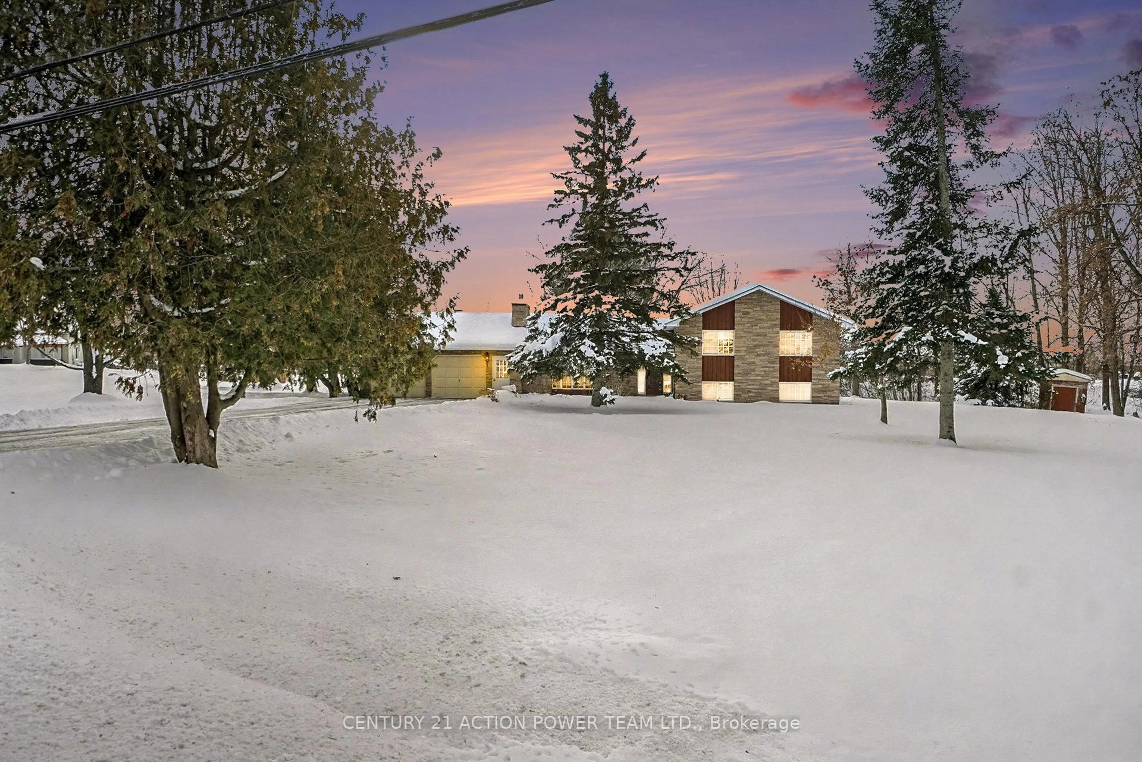 A pic from outside/outdoor area/front of a property/back of a property/a pic from drone, unknown for 2968 Principale St, Alfred and Plantagenet Ontario K0A 3K0