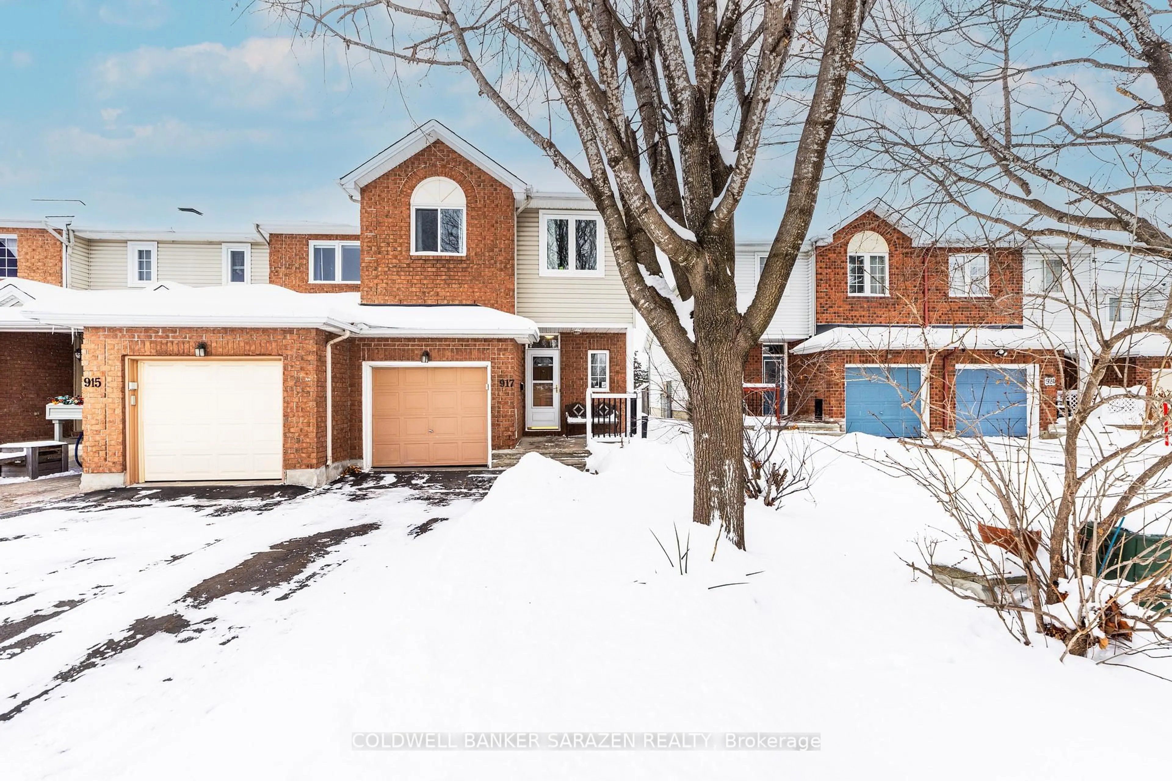 A pic from outside/outdoor area/front of a property/back of a property/a pic from drone, street for 917 Markwick Cres, Ottawa Ontario K4A 4J1