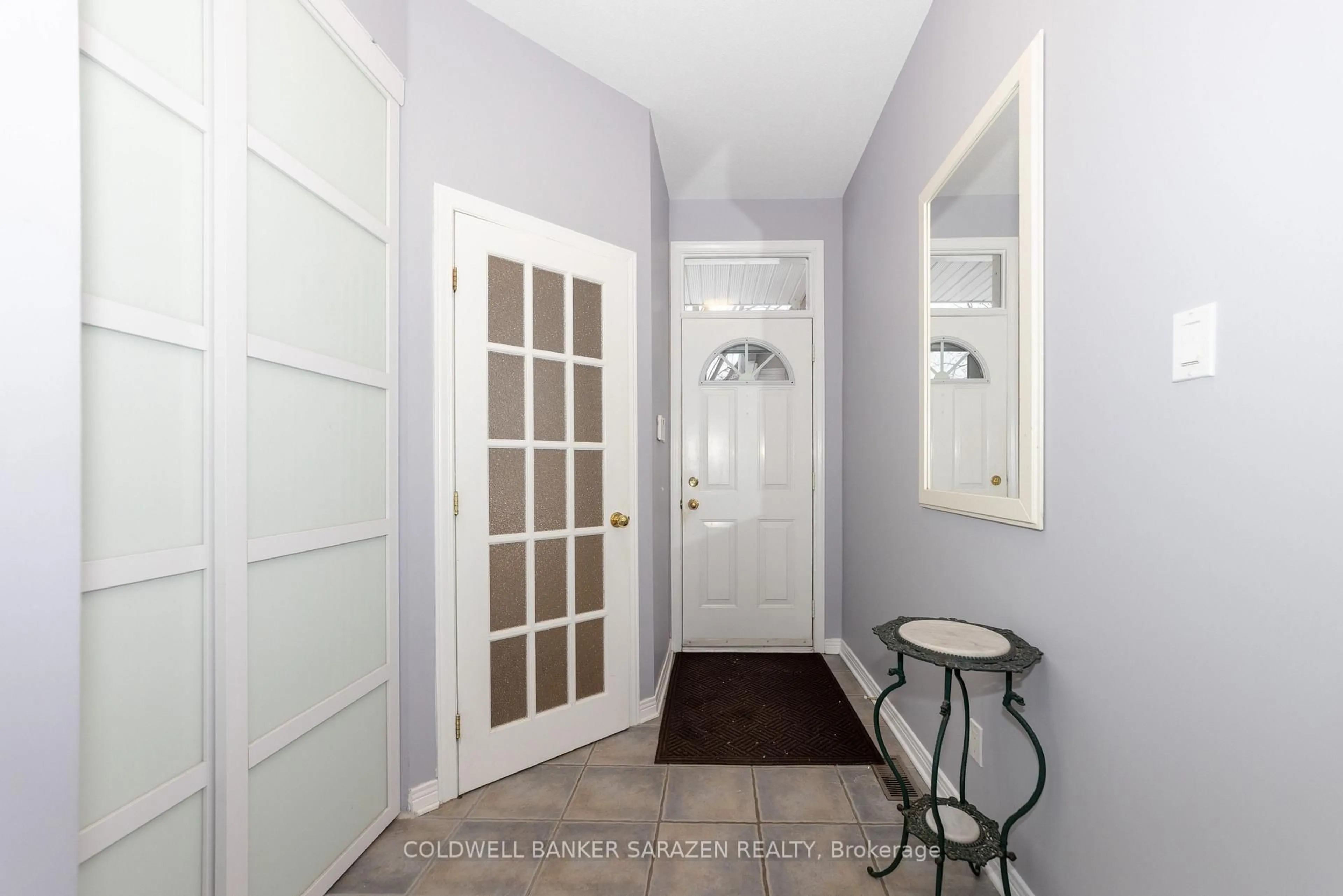 Indoor entryway for 917 Markwick Cres, Ottawa Ontario K4A 4J1