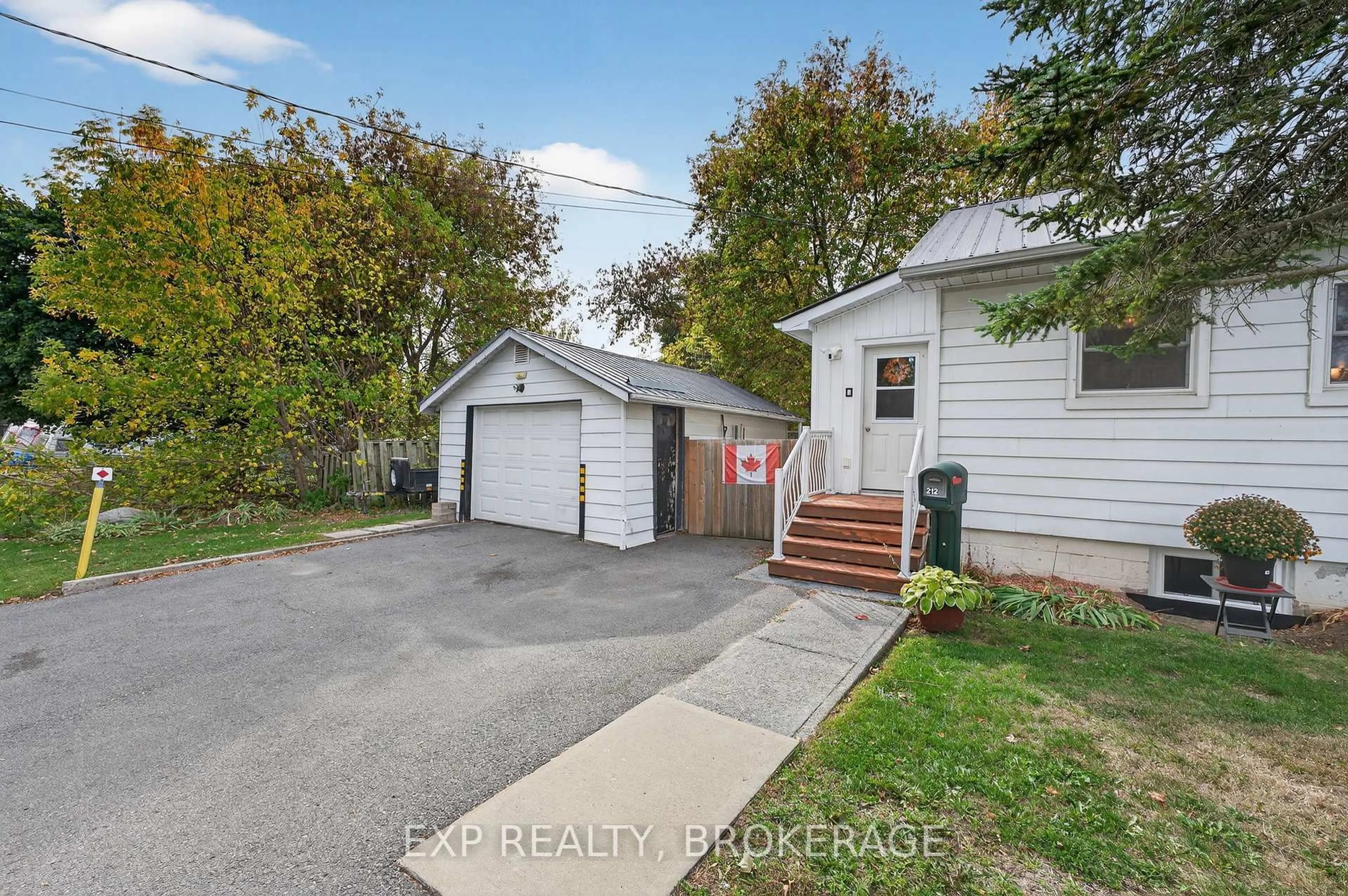 A pic from outside/outdoor area/front of a property/back of a property/a pic from drone, street for 212 Robinson St, Greater Napanee Ontario K7R 2S7