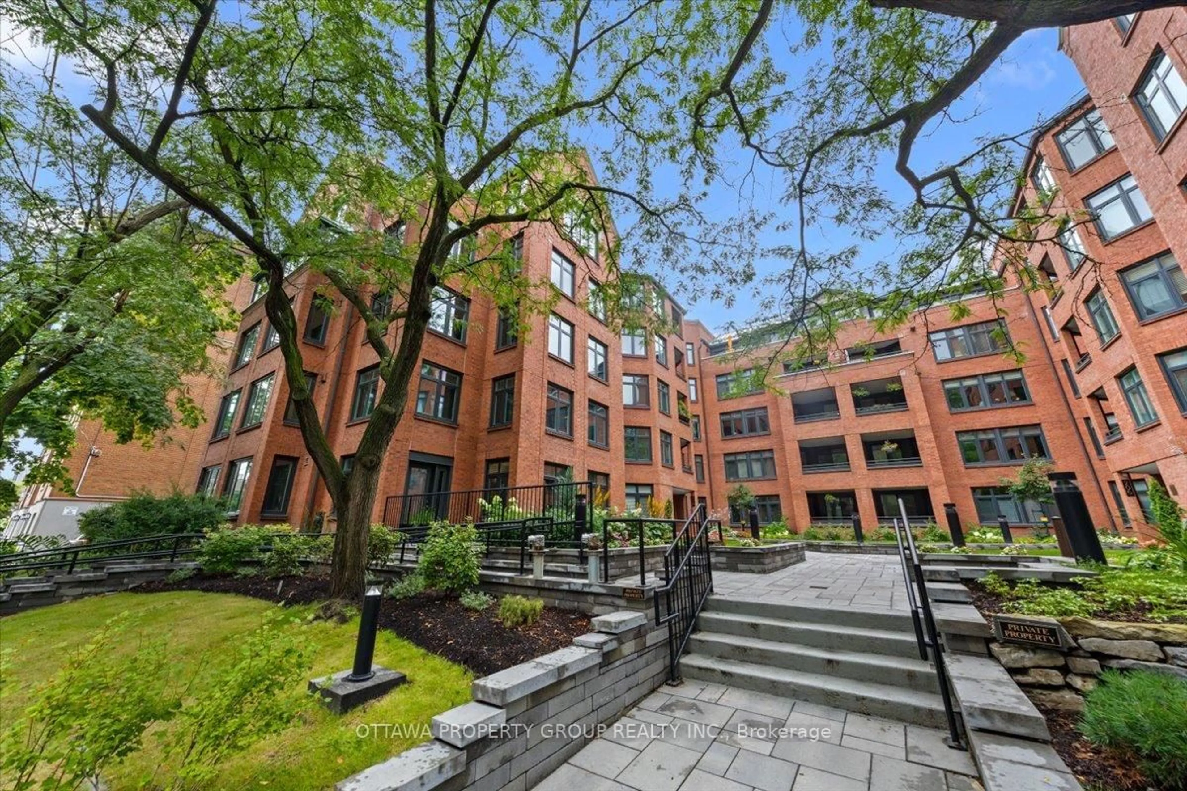 Patio, unknown for 215 Somerset St #402, Ottawa Ontario K2P 0J1