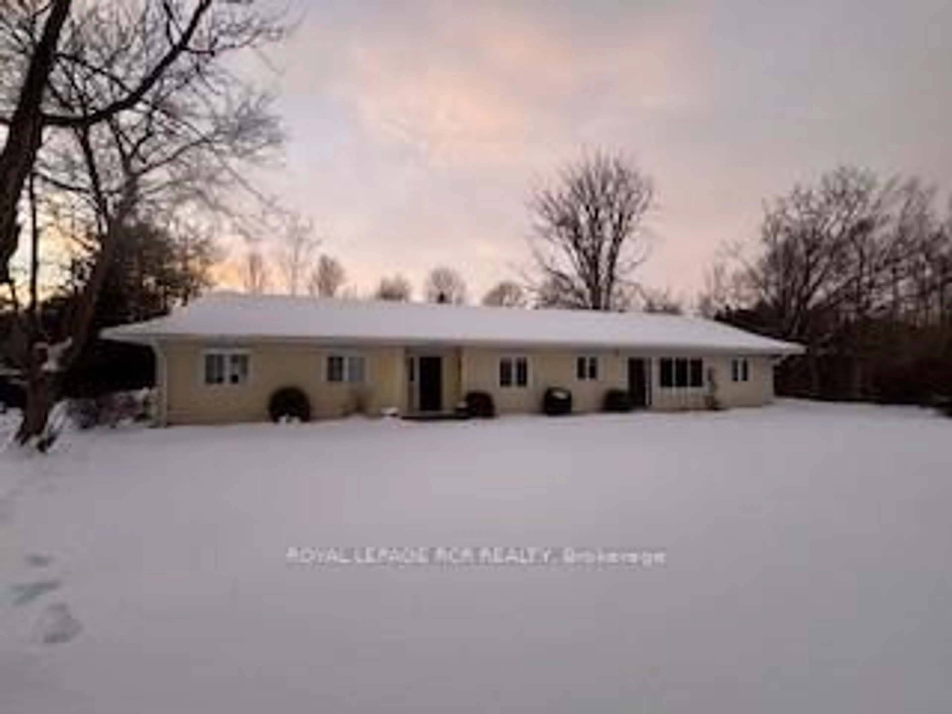 A pic from outside/outdoor area/front of a property/back of a property/a pic from drone, unknown for 3 Starrview Cres, Mono Ontario L9W 3A8