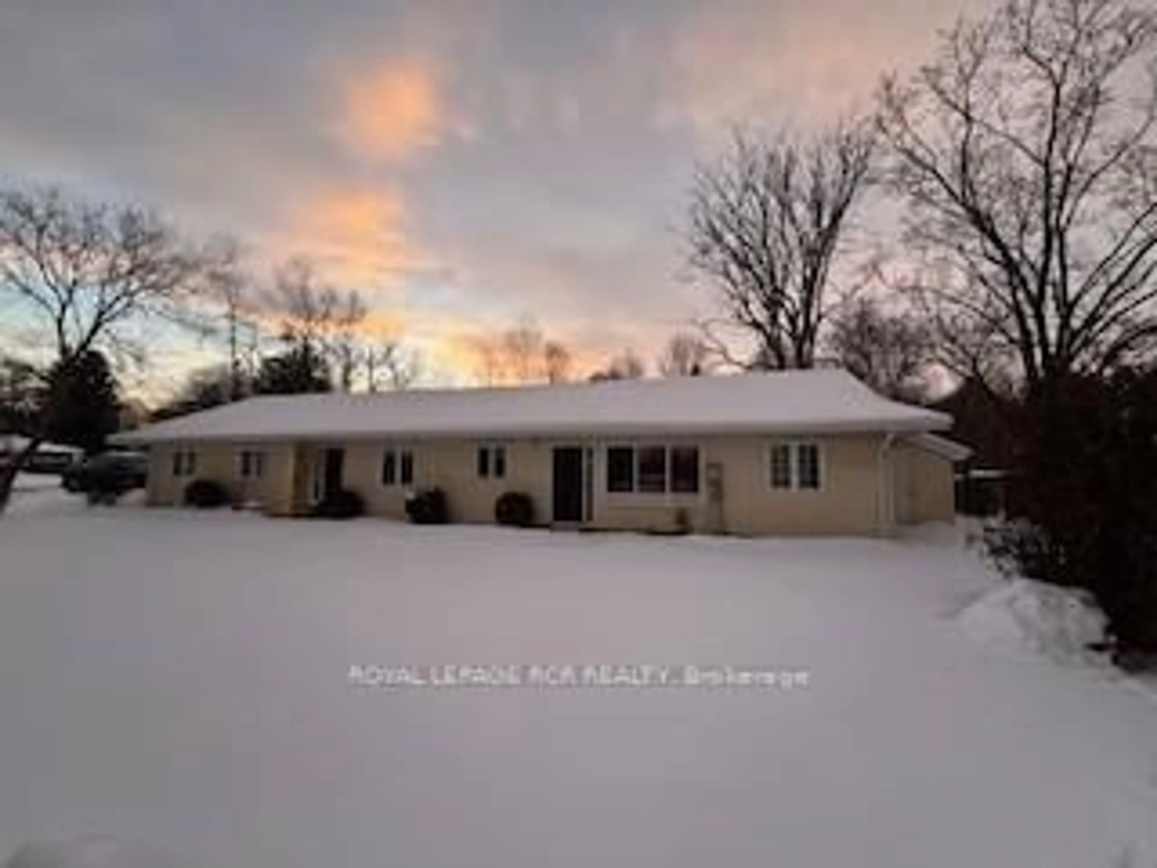 A pic from outside/outdoor area/front of a property/back of a property/a pic from drone, unknown for 3 Starrview Cres, Mono Ontario L9W 3A8