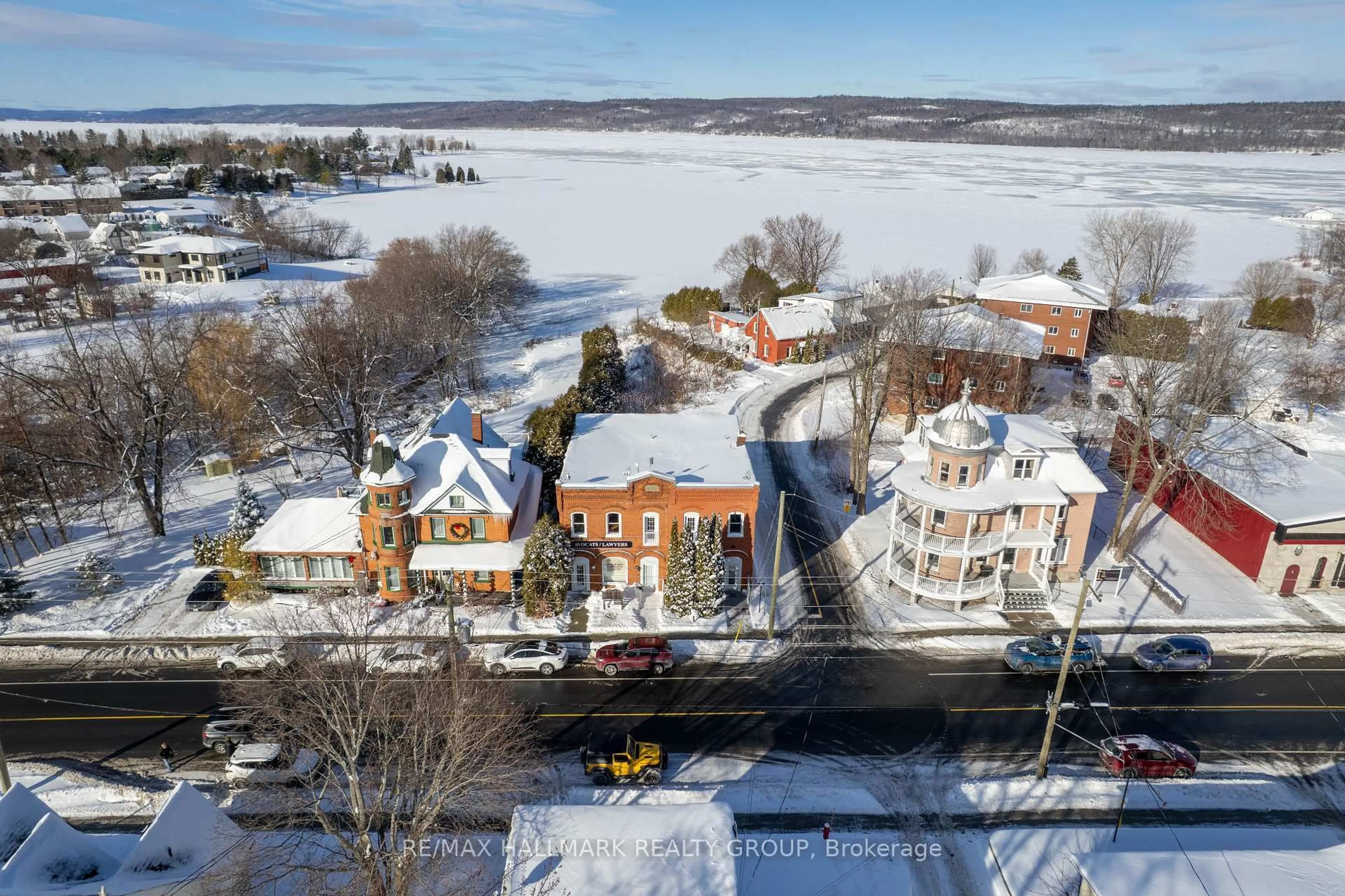 A pic from outside/outdoor area/front of a property/back of a property/a pic from drone, unknown for 1042 KING St, Champlain Ontario K0B 1K0