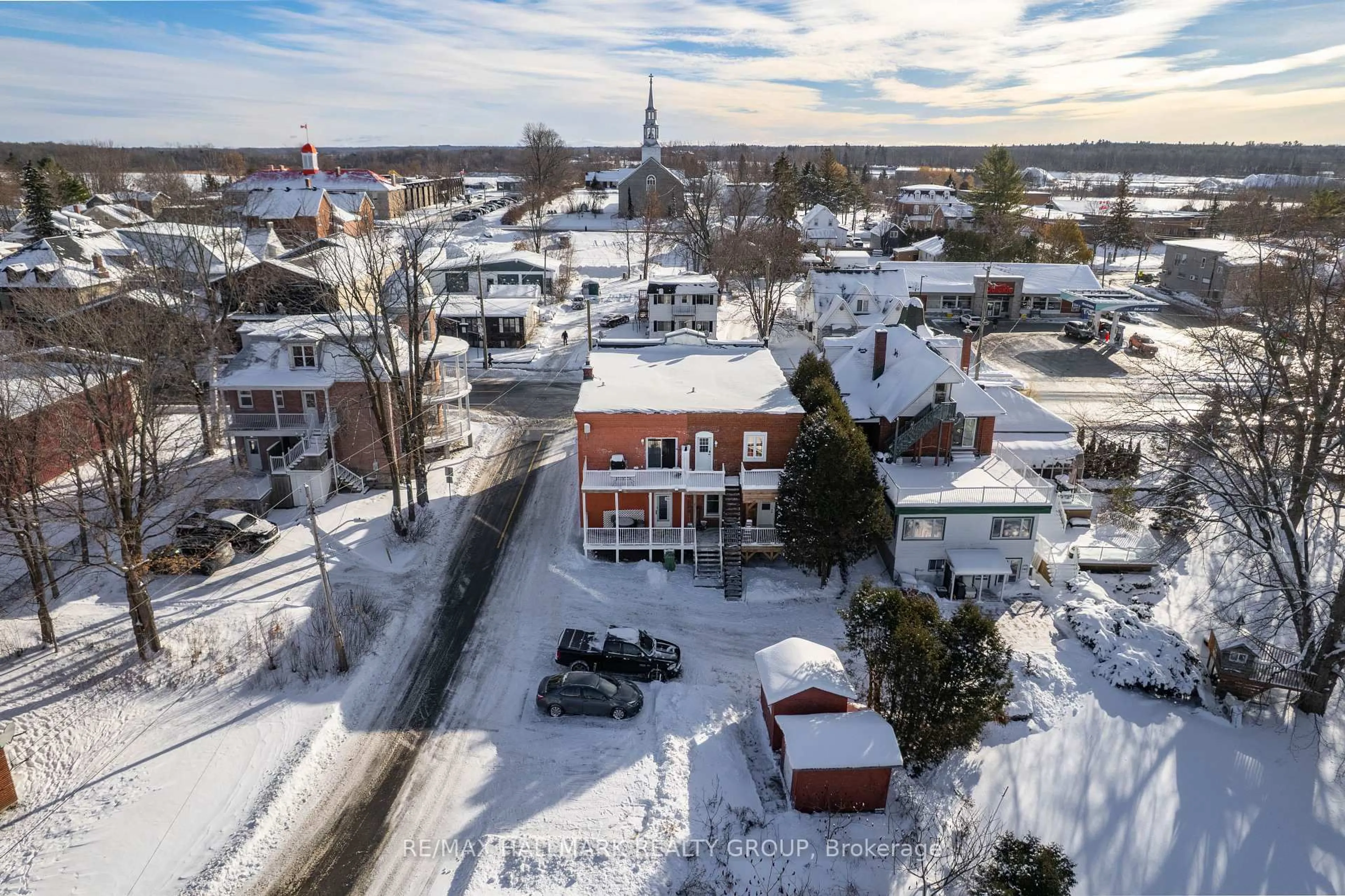 A pic from outside/outdoor area/front of a property/back of a property/a pic from drone, street for 1042 KING St, Champlain Ontario K0B 1K0