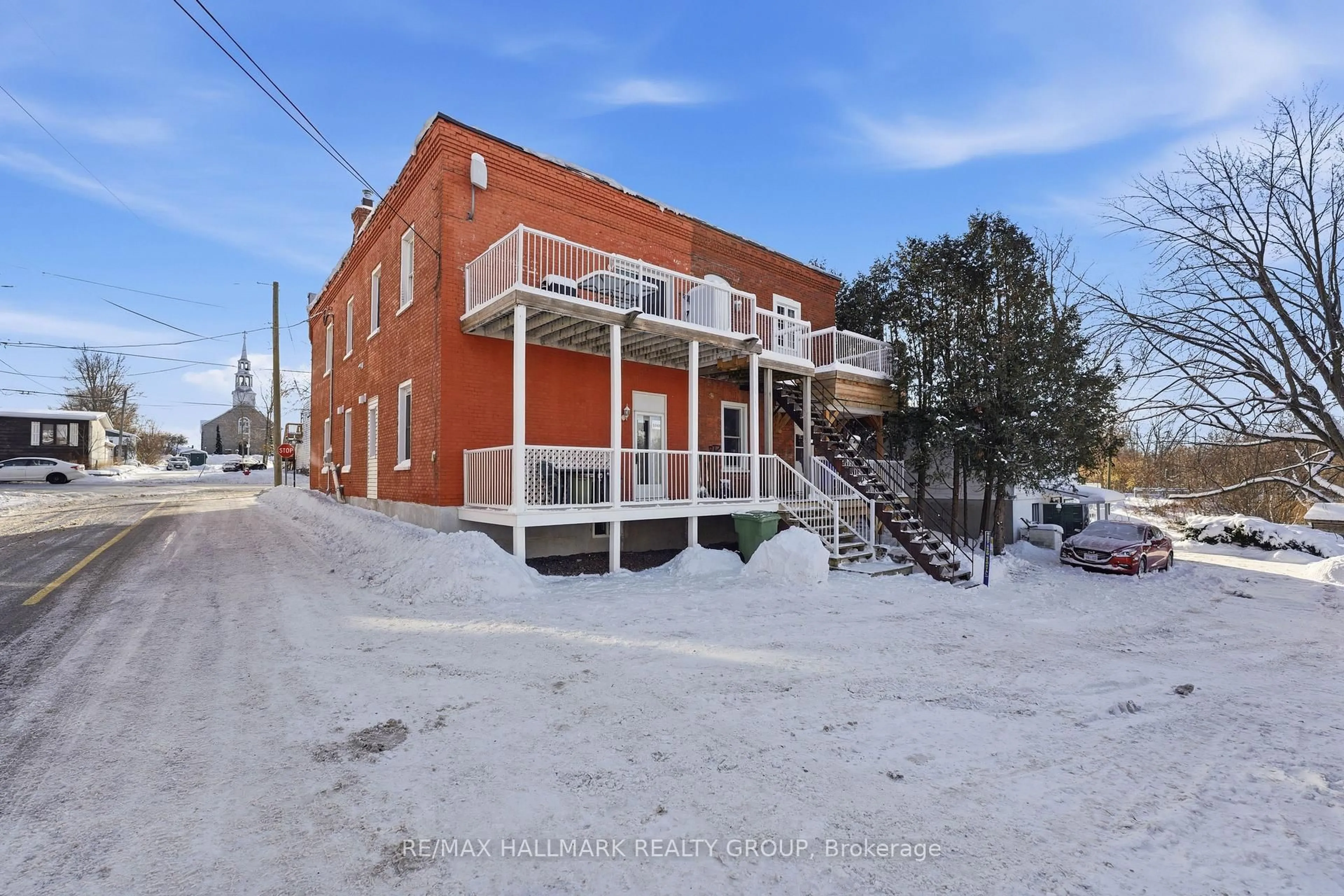 A pic from outside/outdoor area/front of a property/back of a property/a pic from drone, building for 1042 KING St, Champlain Ontario K0B 1K0