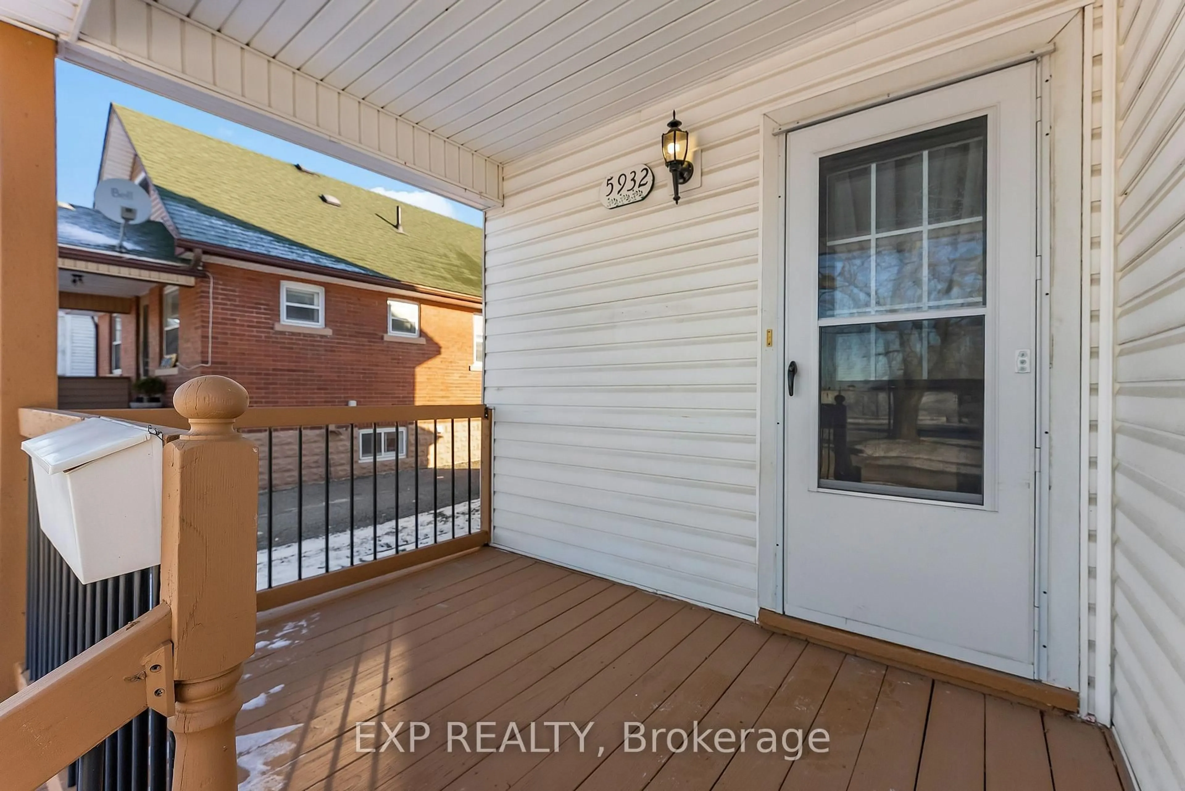 Patio, water/lake/river/ocean view for 5932 Carlton Ave, Niagara Falls Ontario L2G 5J5