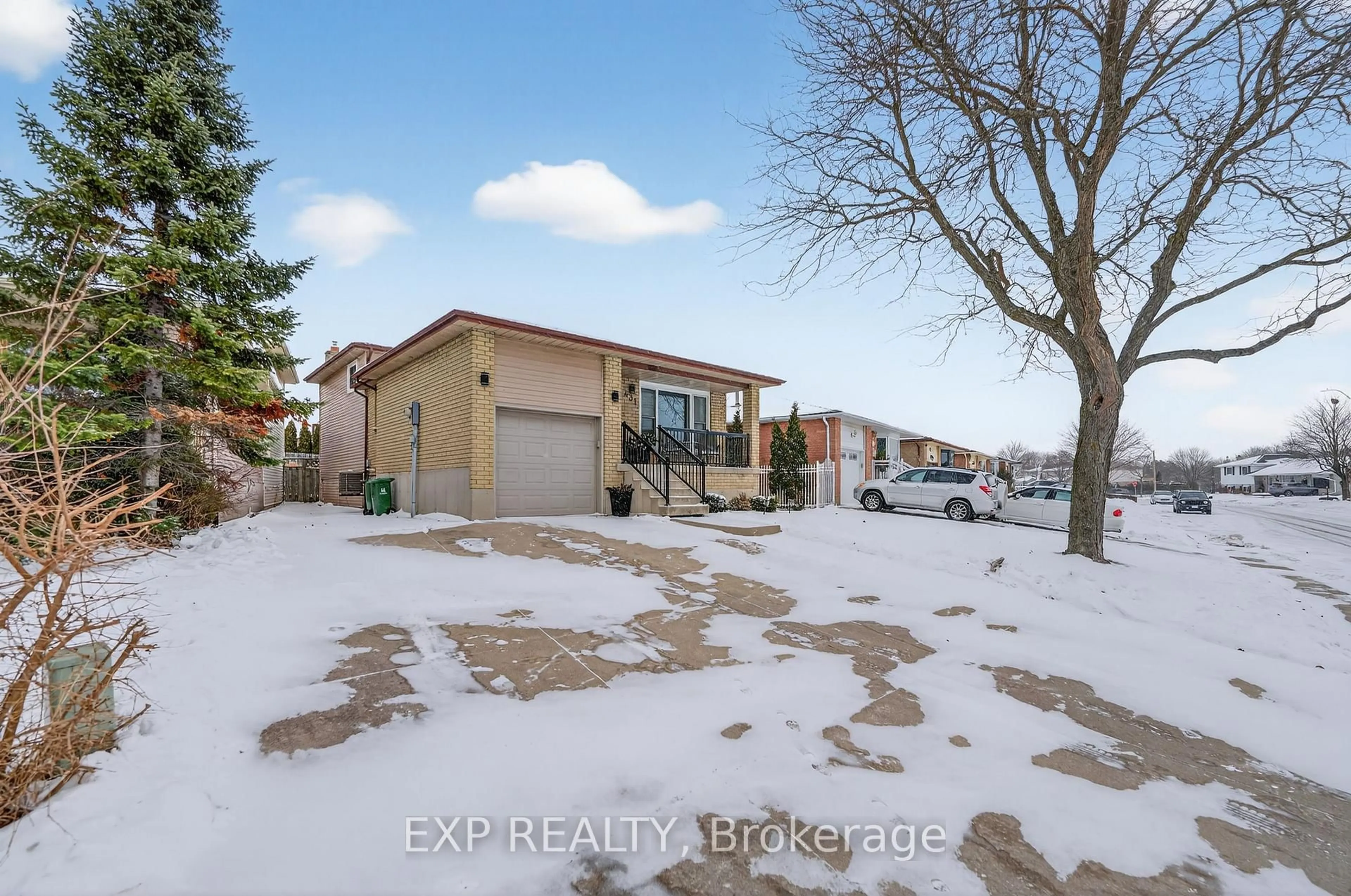 A pic from outside/outdoor area/front of a property/back of a property/a pic from drone, street for 431 Rexford Dr, Hamilton Ontario L8W 2M6