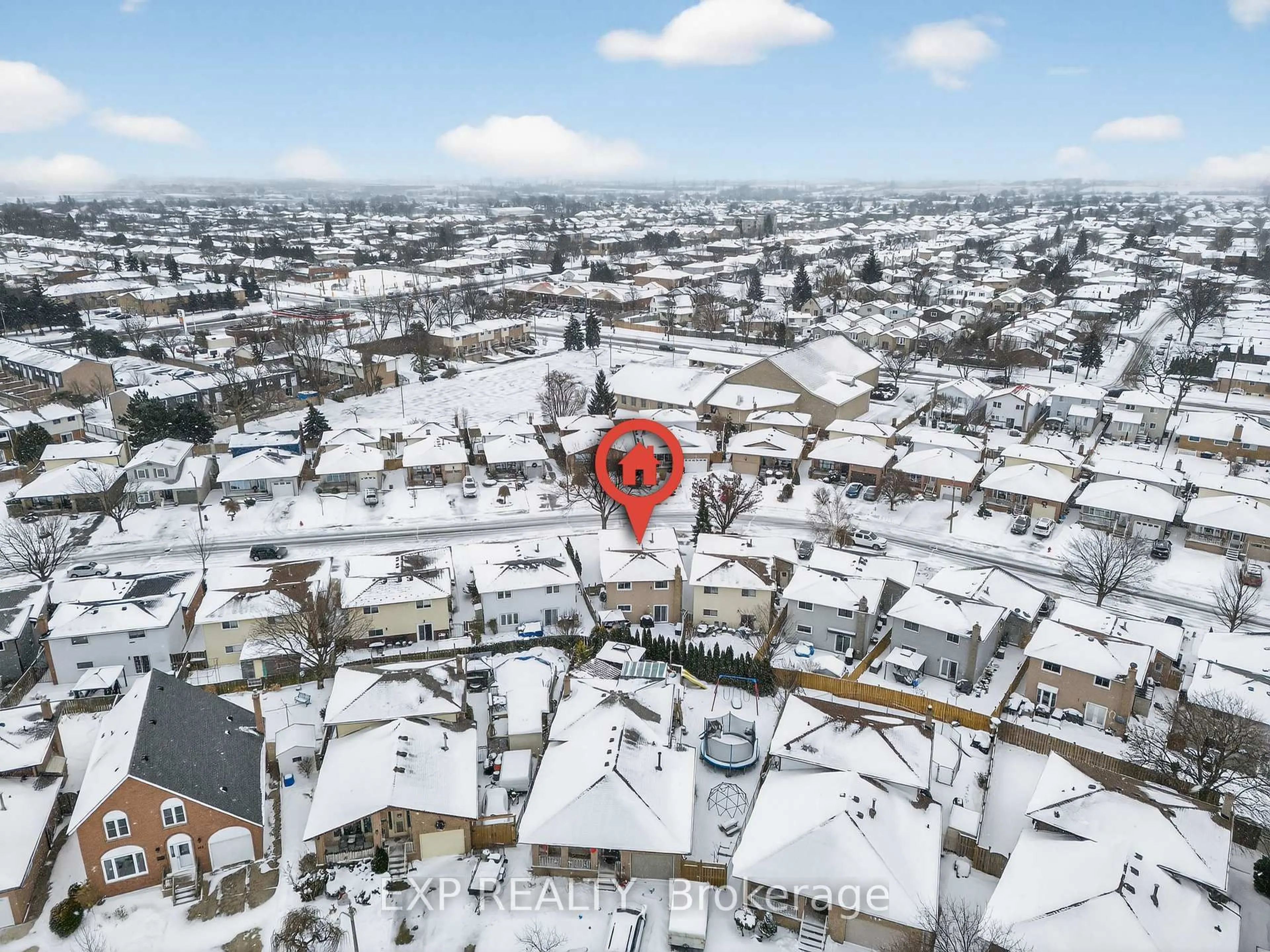 A pic from outside/outdoor area/front of a property/back of a property/a pic from drone, street for 431 Rexford Dr, Hamilton Ontario L8W 2M6