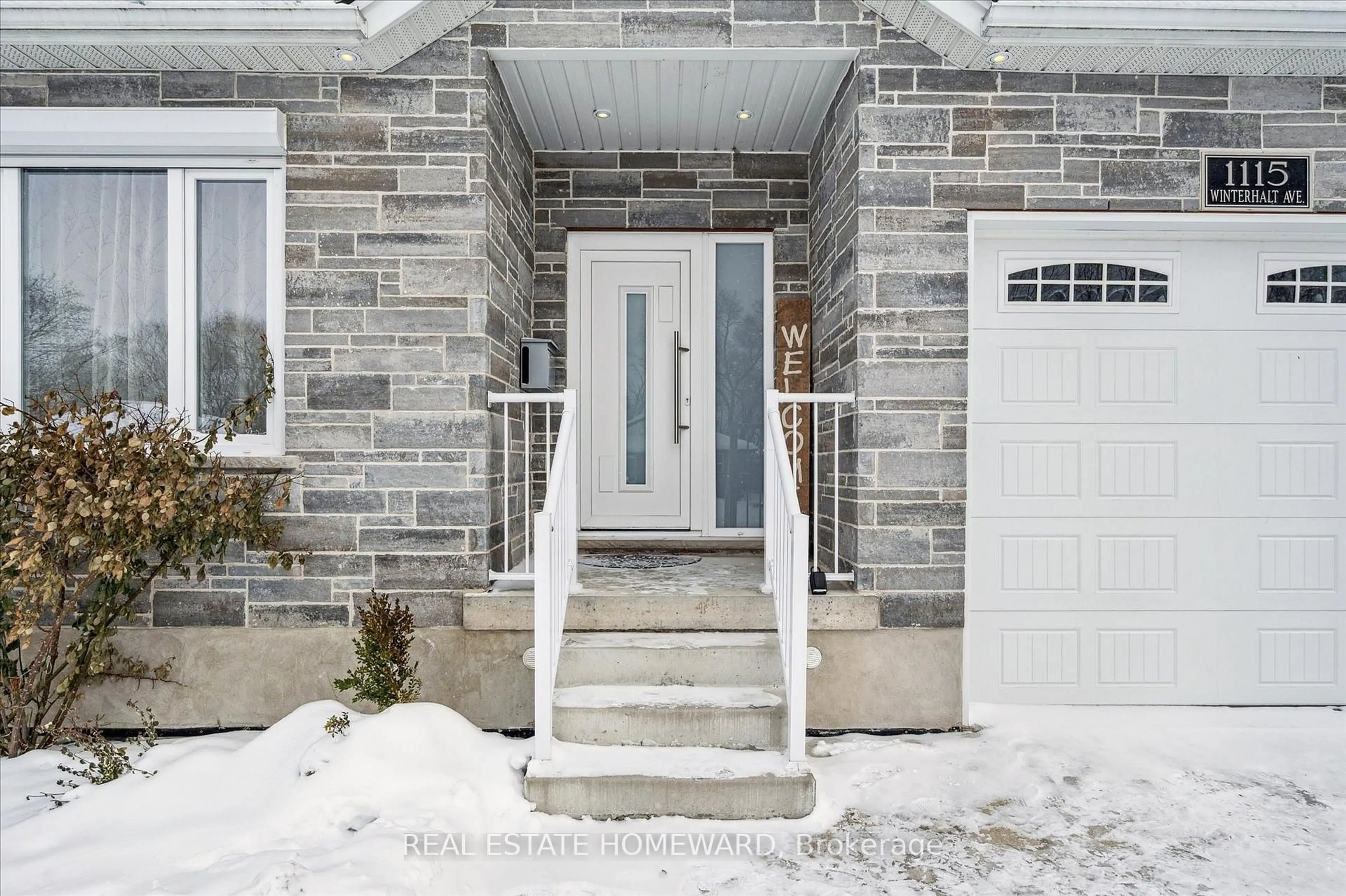 Indoor entryway for 1115 Winterhalt Ave, Cambridge Ontario N3H 4J7