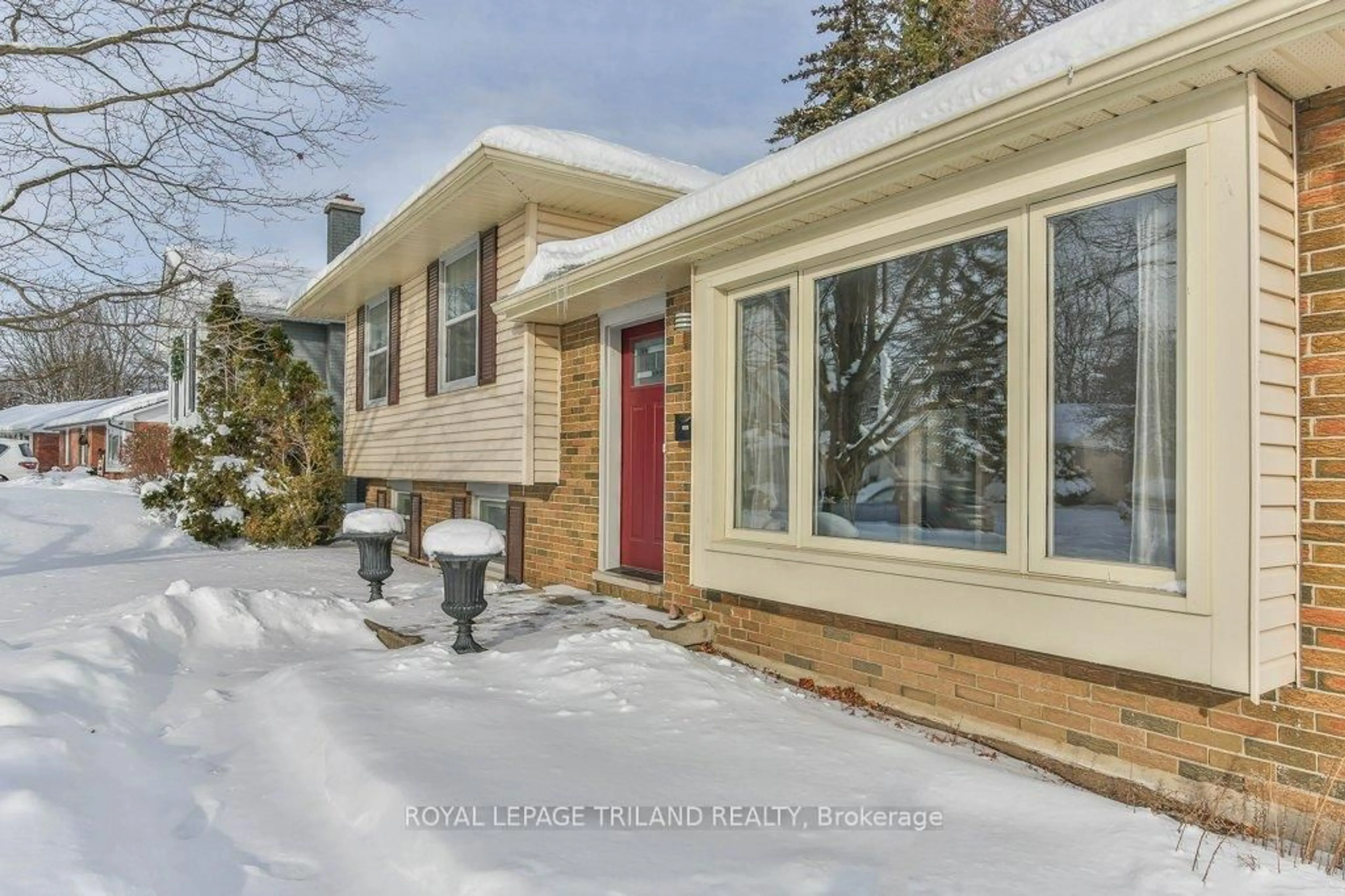 Unknown for 4 MAXWELL Cres, London North Ontario N5X 1Z1