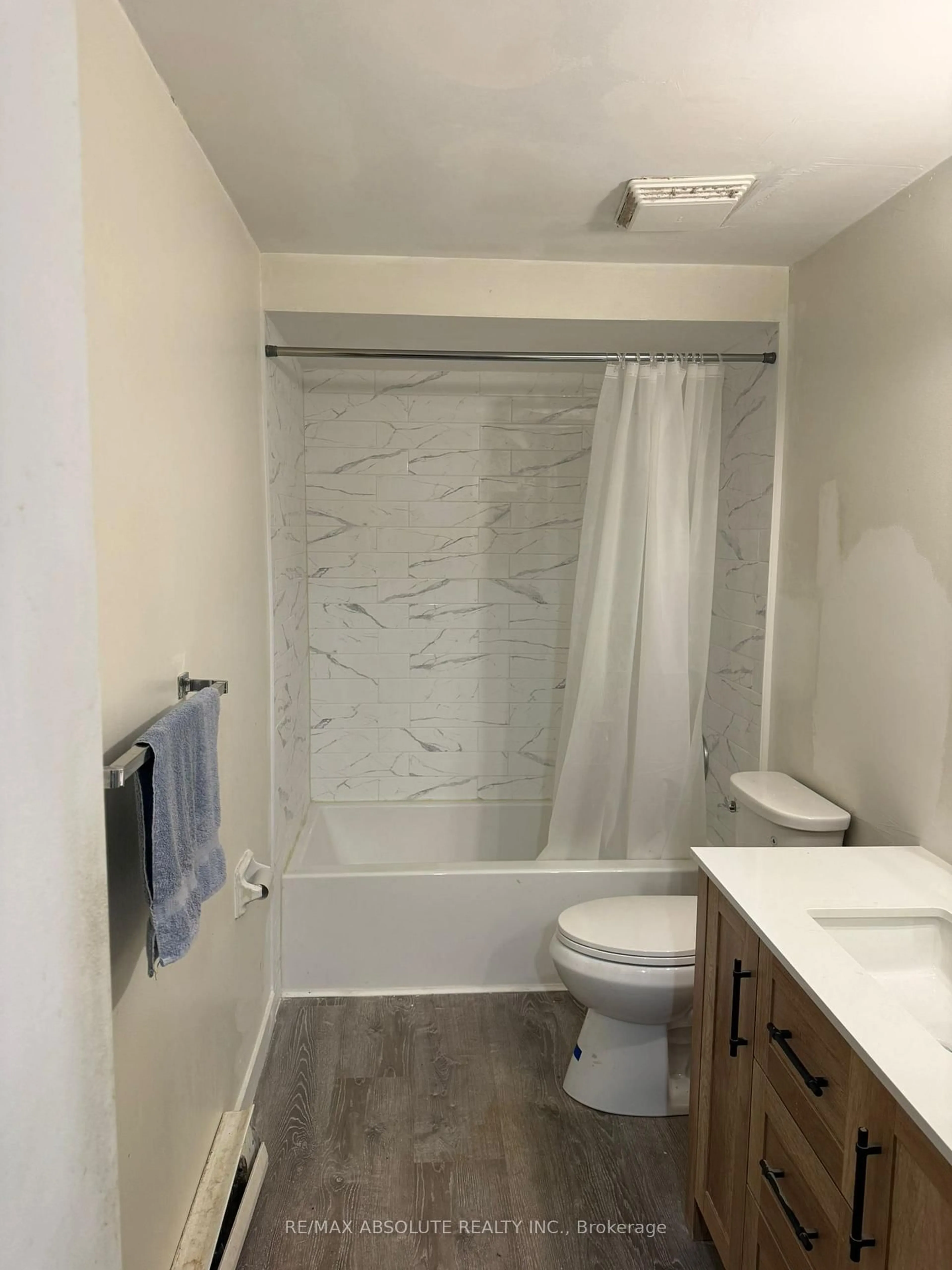 Standard bathroom, ceramic/tile floor for 2610 Draper Ave #50, Ottawa Ontario K2H 8X8