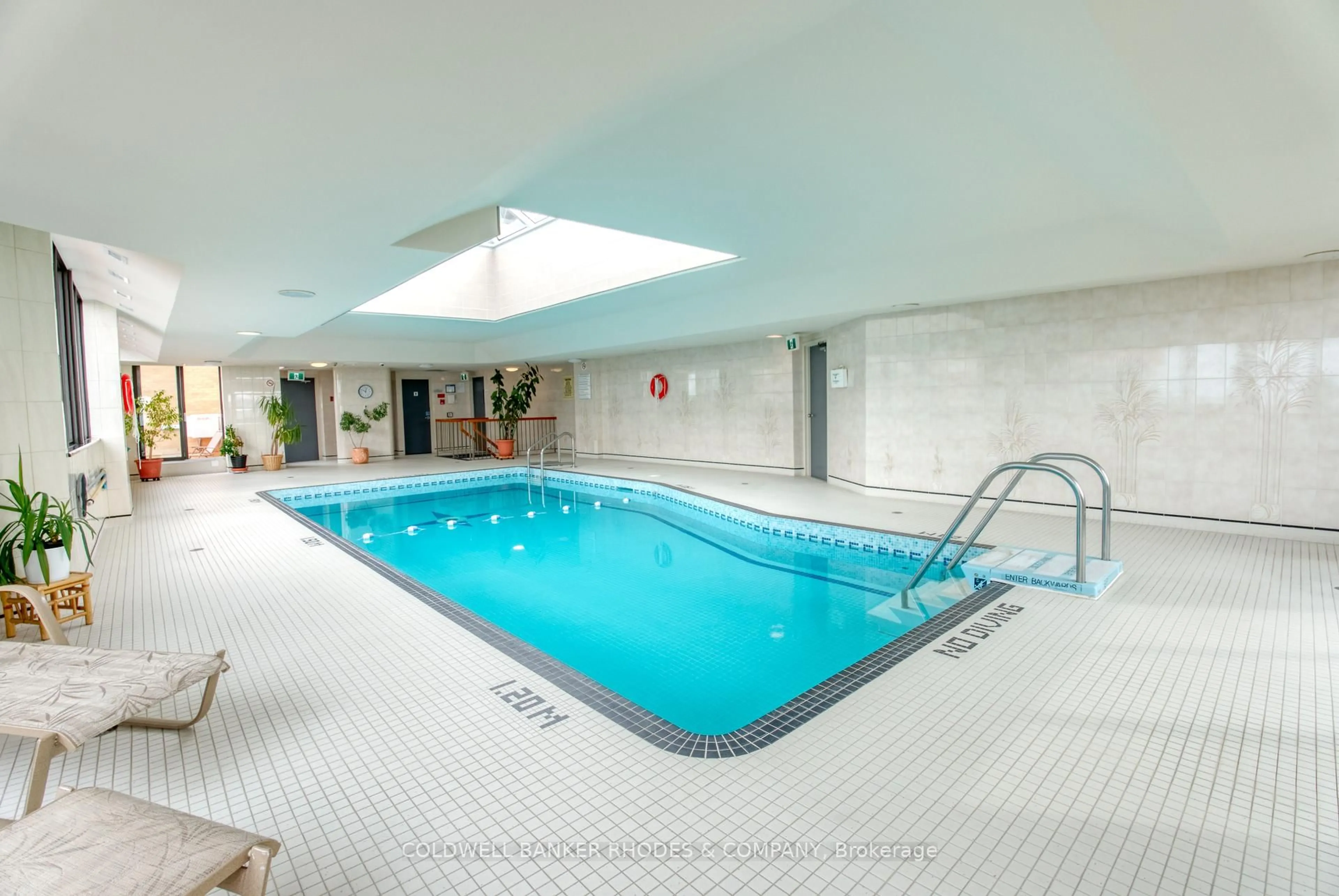 Pool for 556 Laurier Ave #1105, Ottawa Ontario K1R 7X2