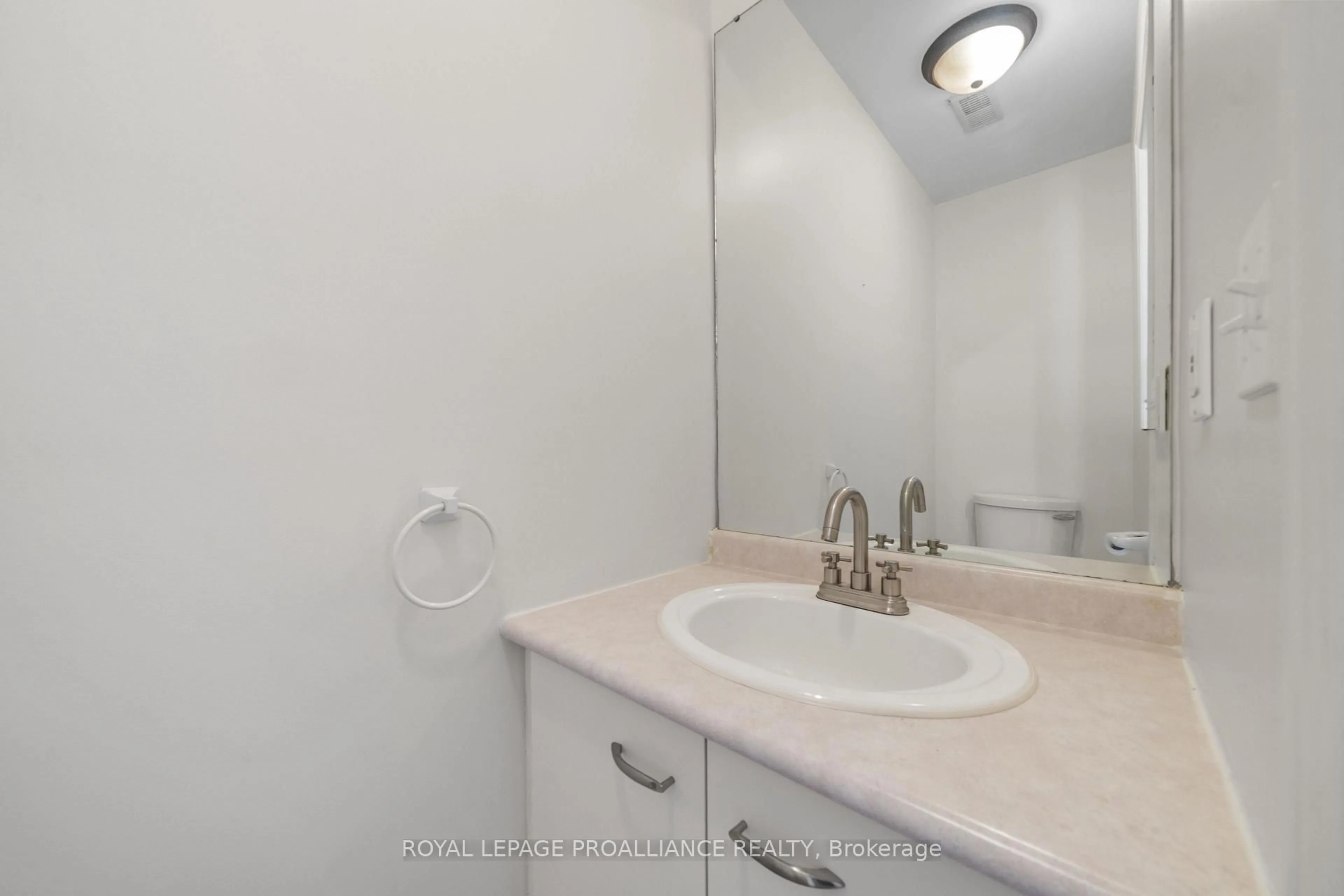 Standard bathroom, unknown for 9 Progress Ave #5, Belleville Ontario K8P 4Z3