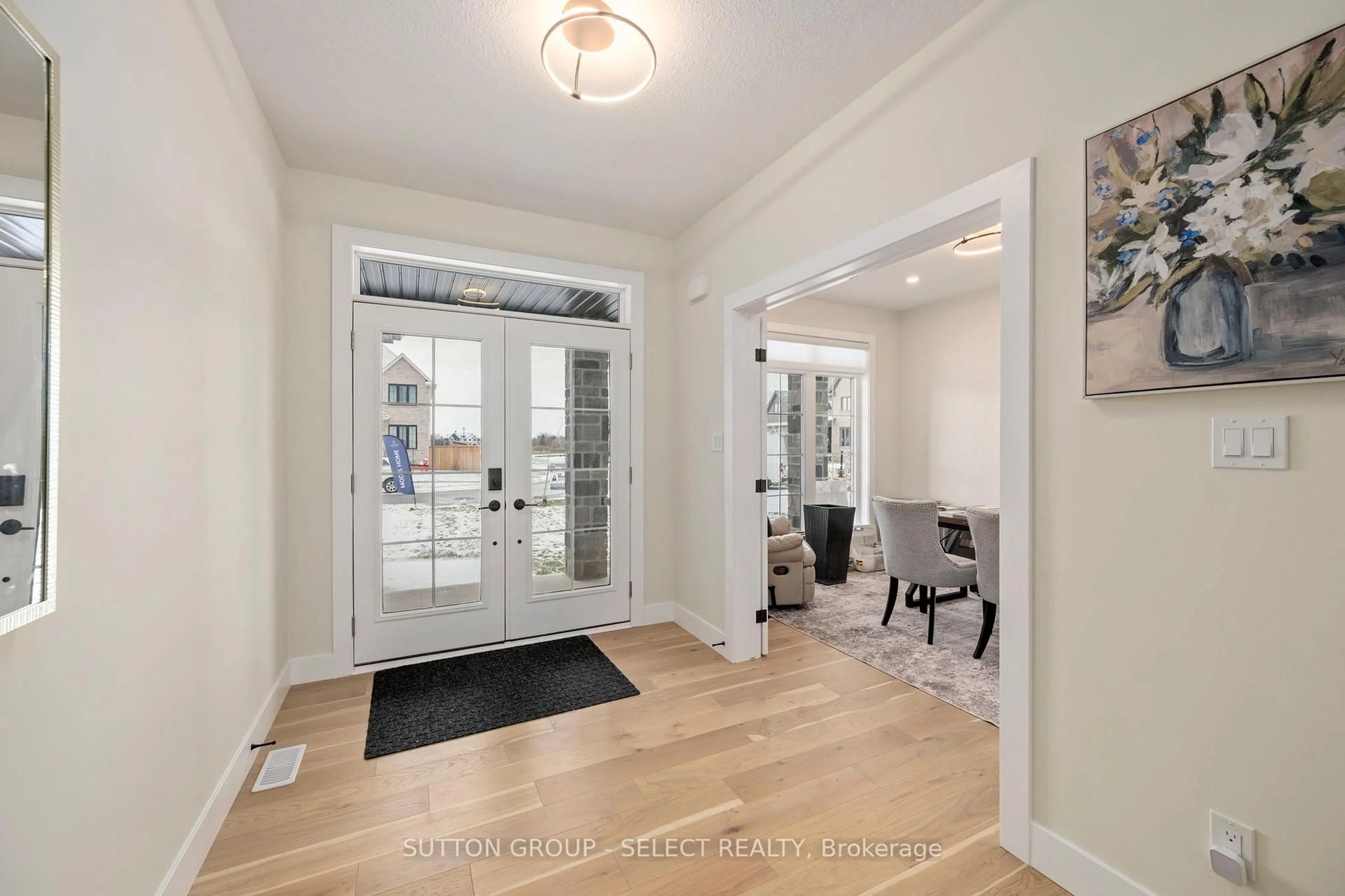 Indoor entryway for 50 ROYAL Cres, Southwold Ontario N5P 0G5