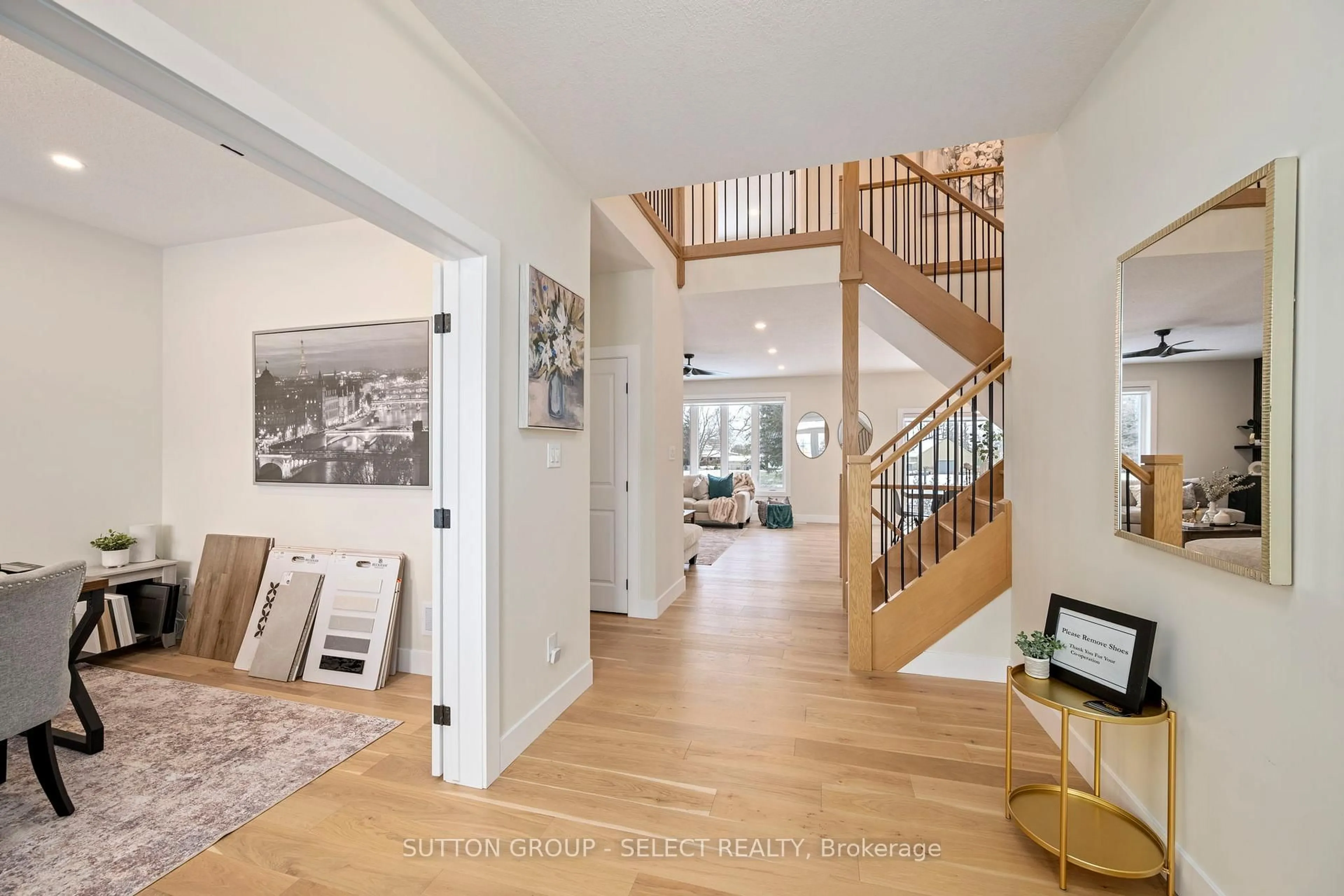 Indoor entryway for 50 ROYAL Cres, Southwold Ontario N5P 0G5