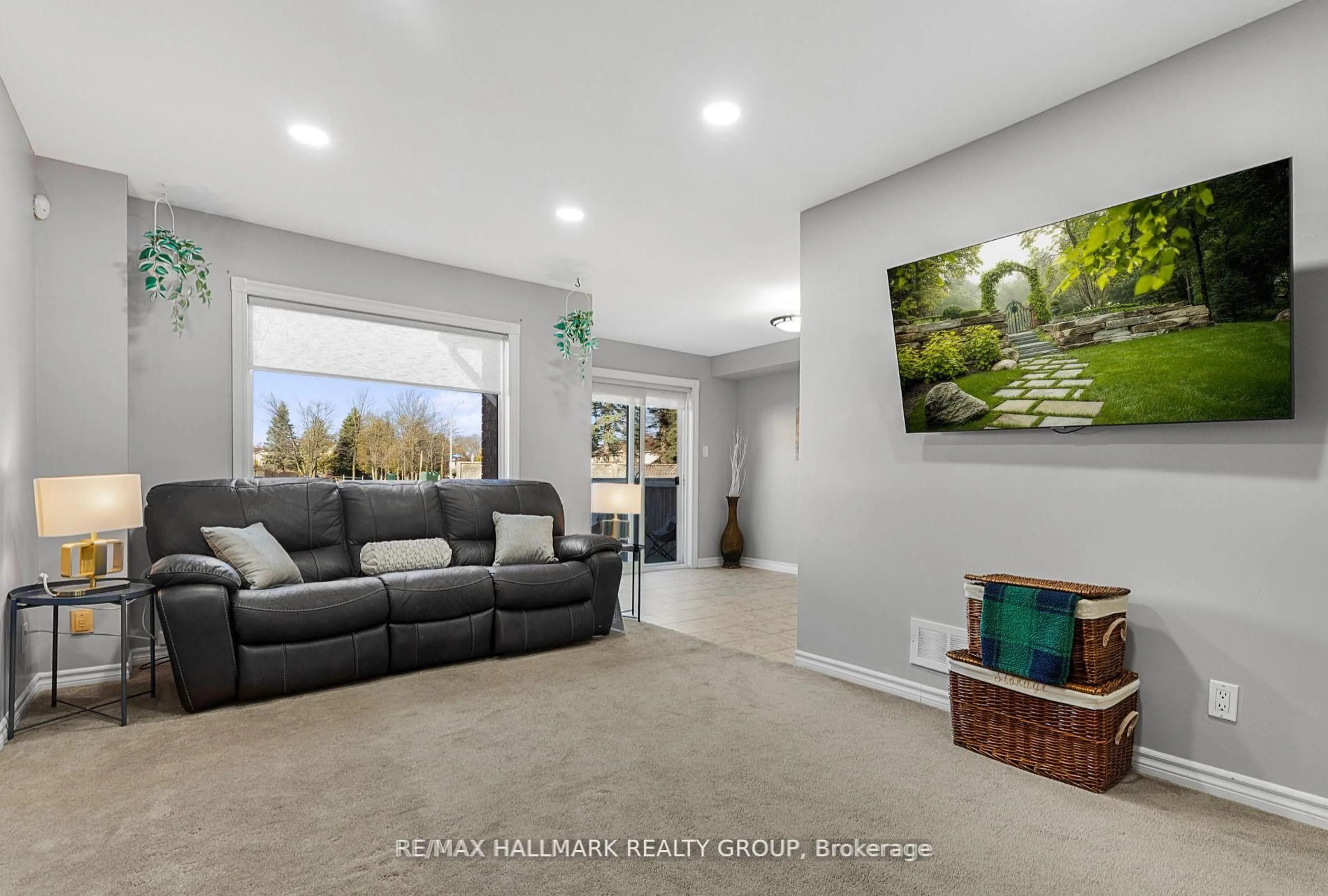 Unknown for 93 Cedarock Dr, Ottawa Ontario K2M 2H5