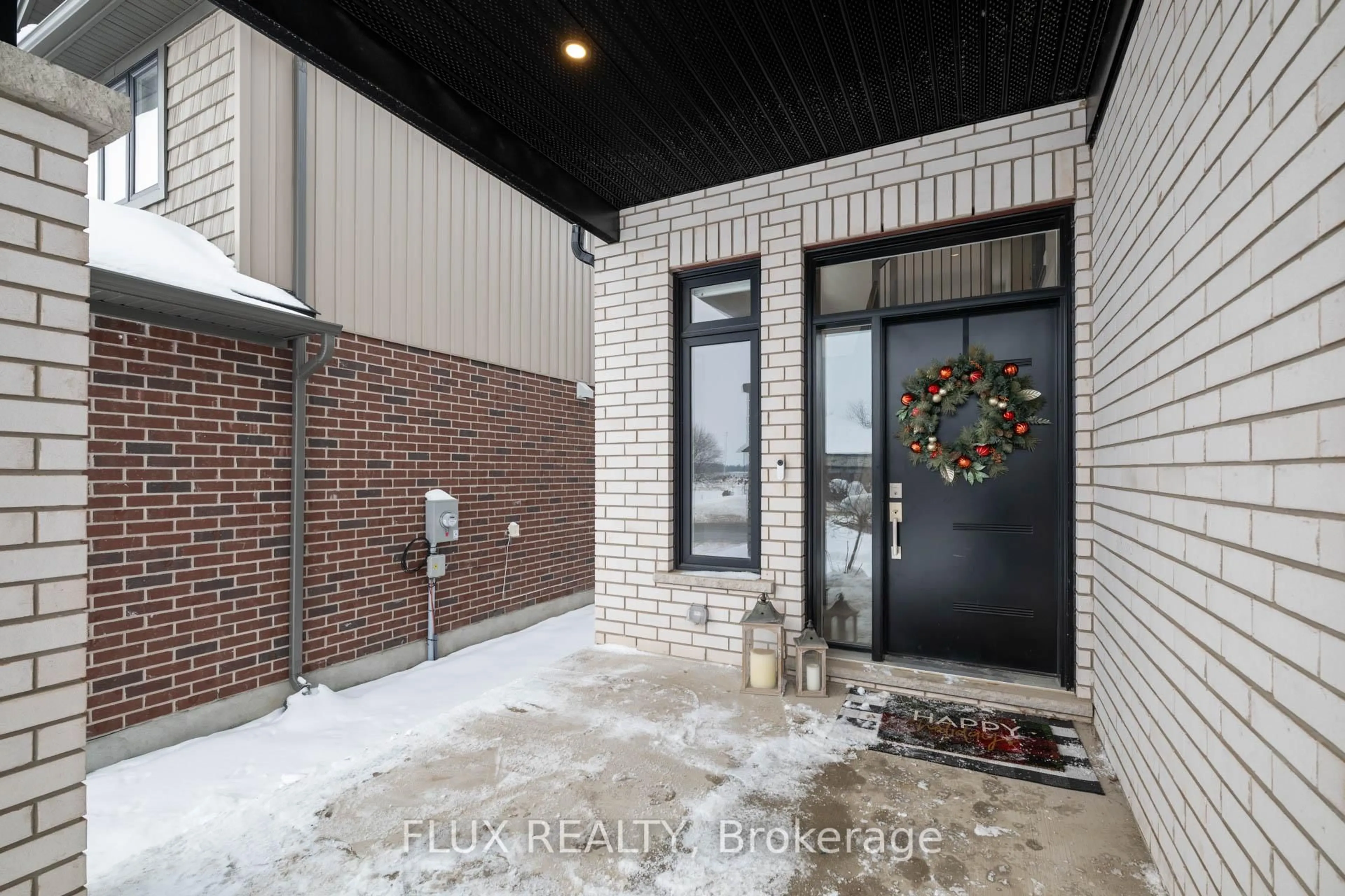 Indoor entryway for 215 Timber Trail Rd, Waterloo Ontario N3B 0C5
