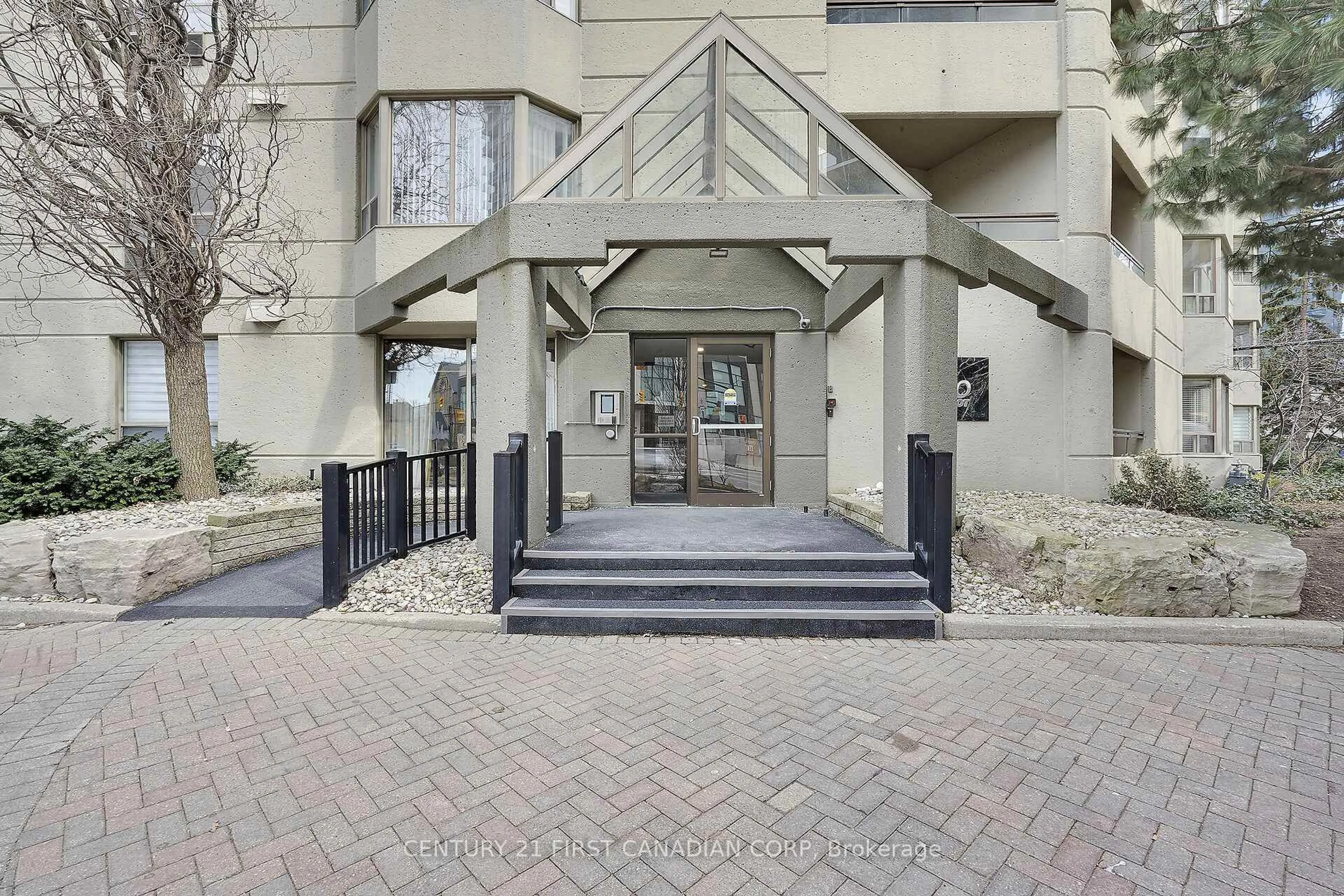 Indoor foyer for 500 Talbot St #402, London East Ontario N6A 2S3