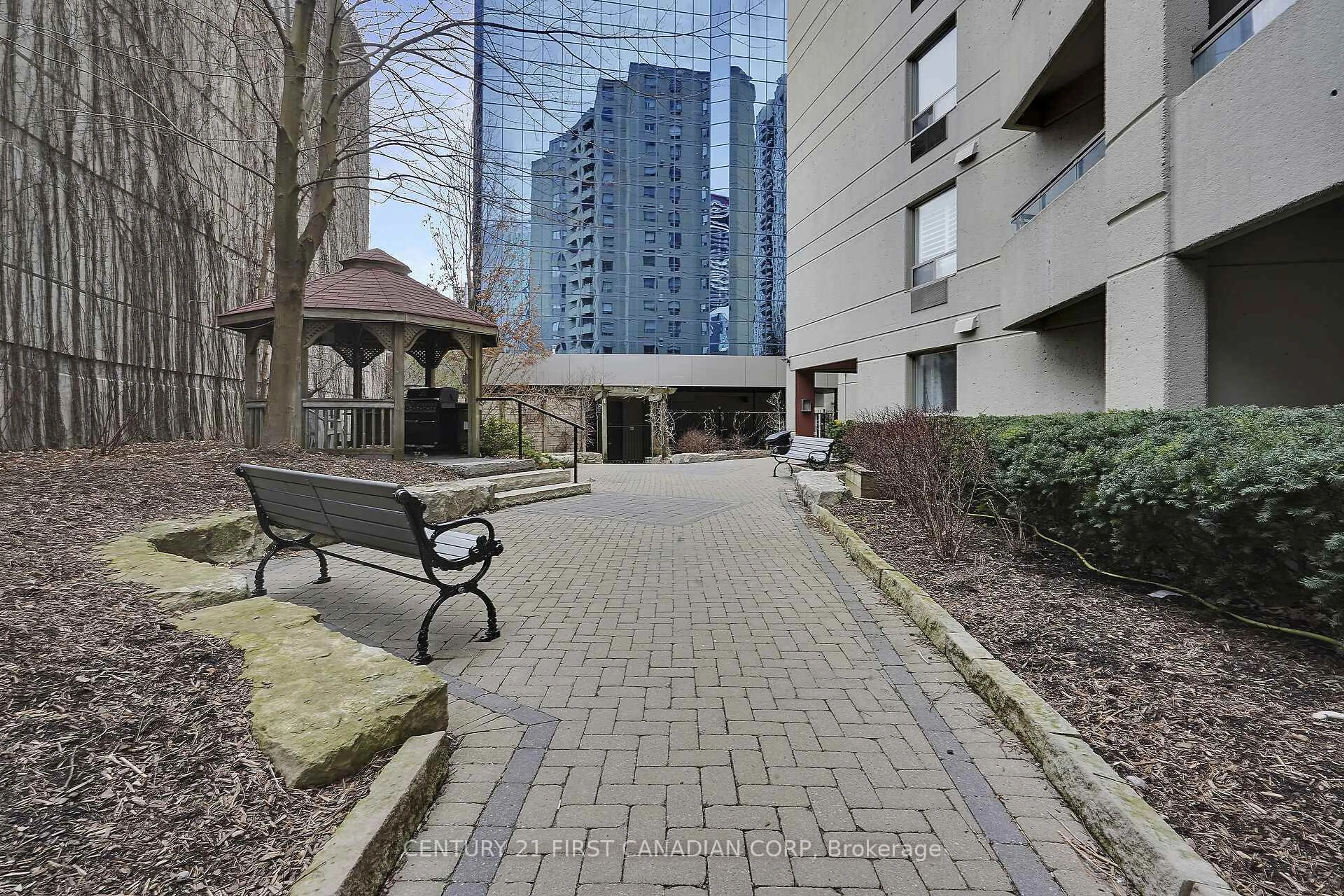 Patio, street for 500 Talbot St #402, London East Ontario N6A 2S3