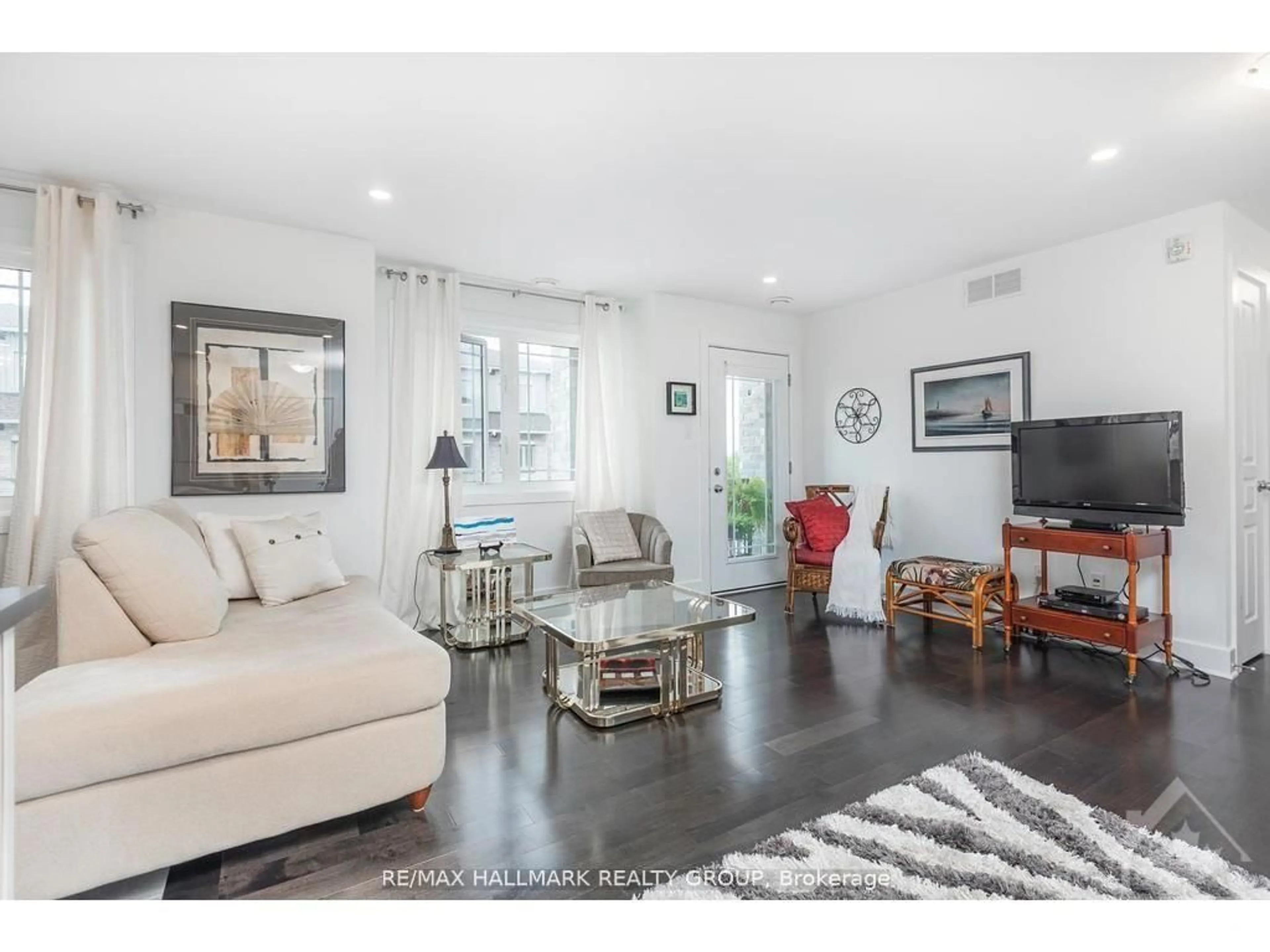 Living room with furniture, unknown for 340 TRIBECA Private #10, Ottawa Ontario K2J 6B4