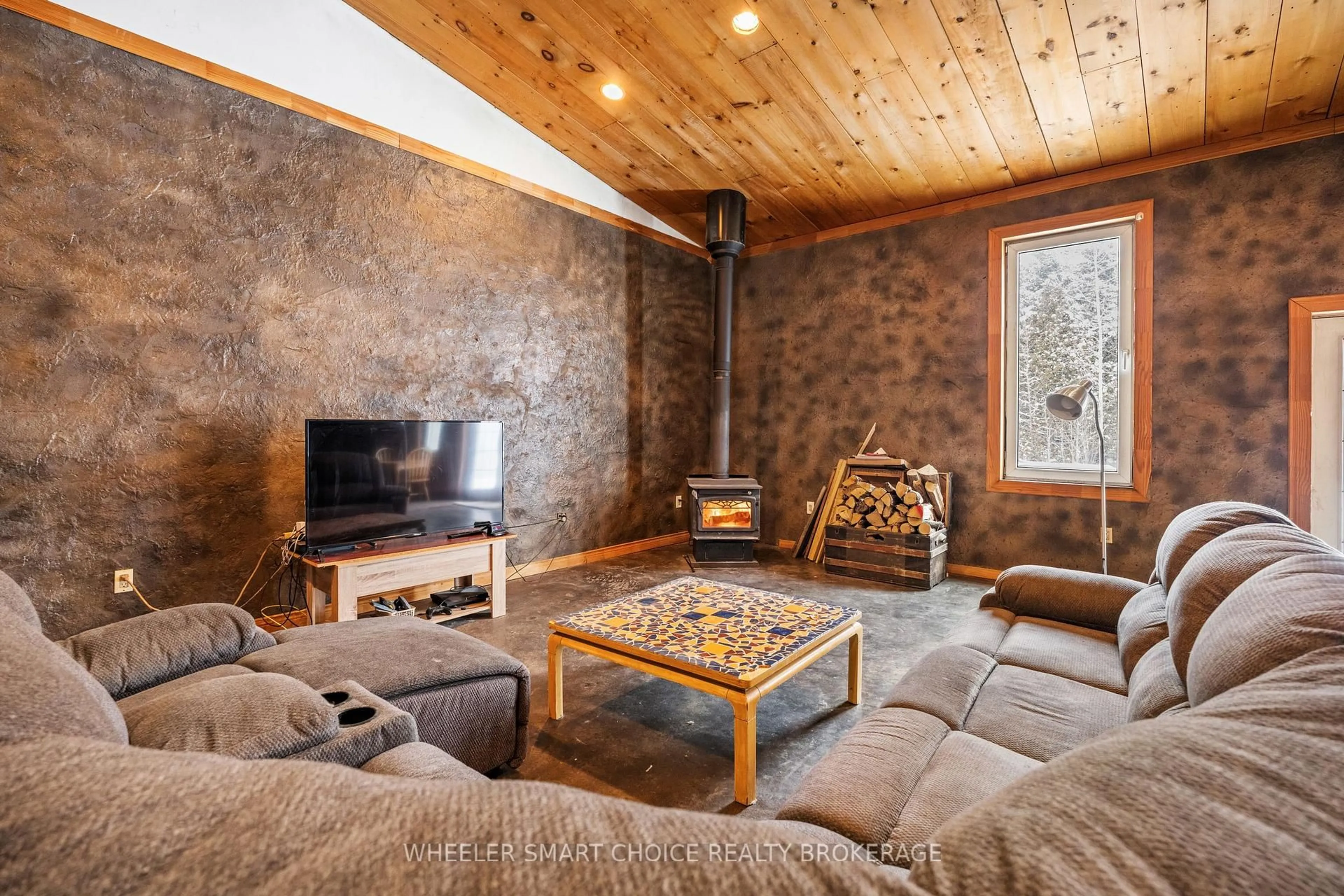 Living room with furniture, unknown for 11441 Levere Rd, North Dundas Ontario K0E 1S0