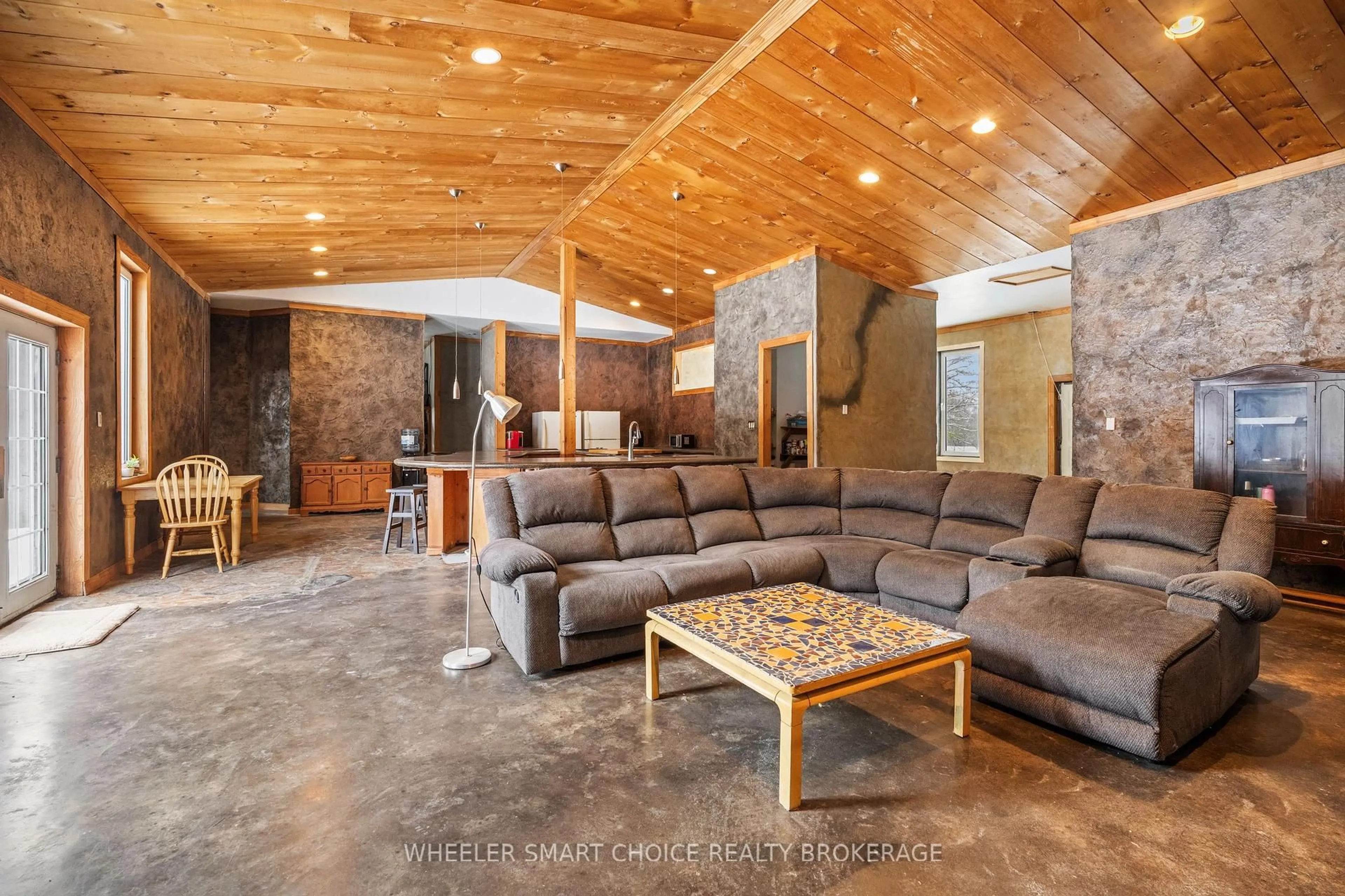 Lobby for 11441 Levere Rd, North Dundas Ontario K0E 1S0