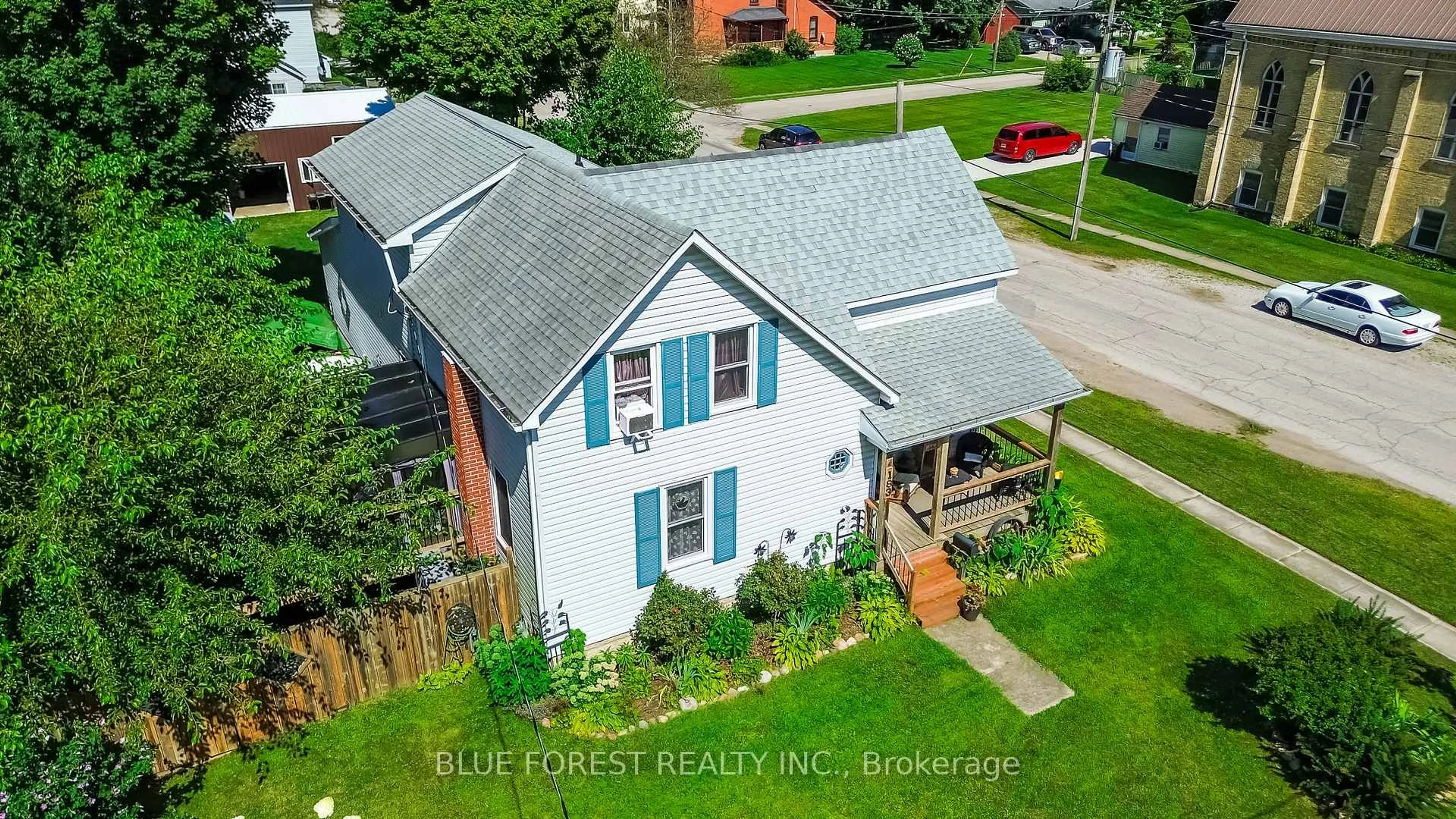 A pic from outside/outdoor area/front of a property/back of a property/a pic from drone, street for 183 Nancy St, Dutton/Dunwich Ontario N0L 1J0