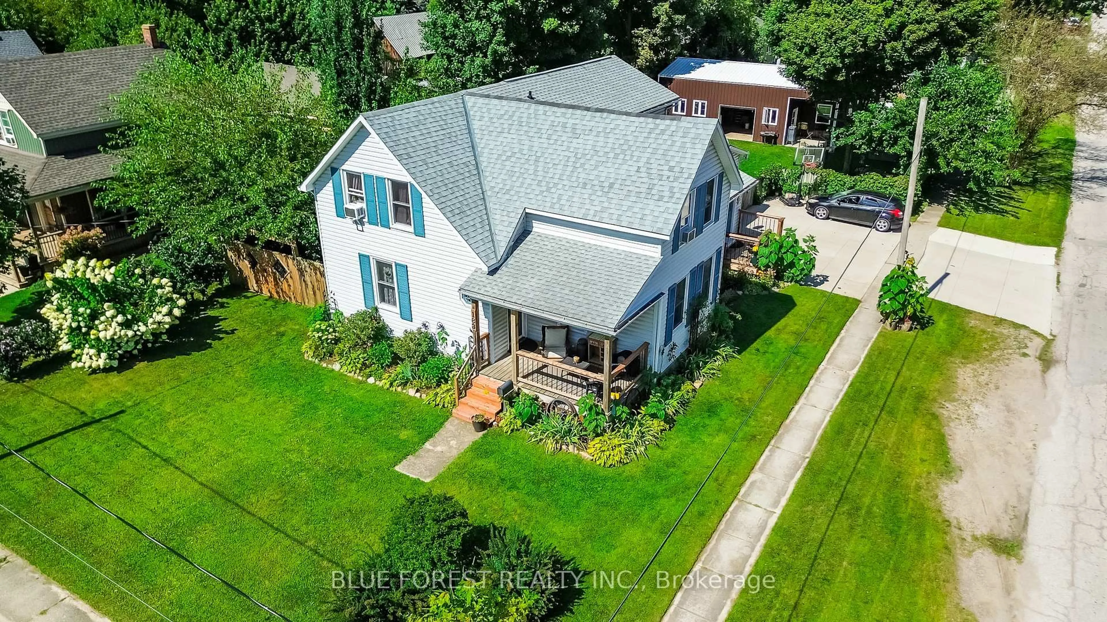 A pic from outside/outdoor area/front of a property/back of a property/a pic from drone, street for 183 Nancy St, Dutton/Dunwich Ontario N0L 1J0