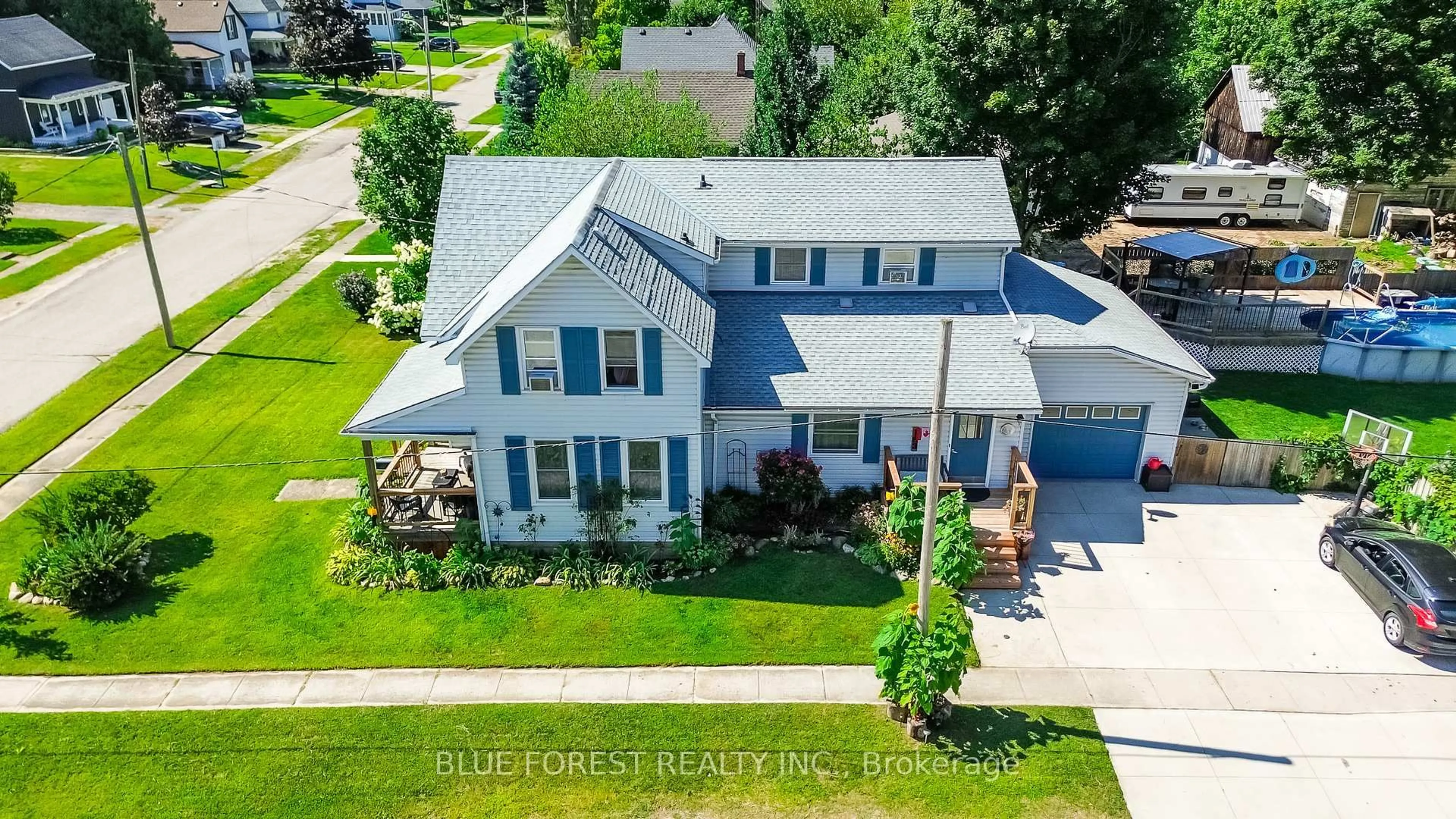 A pic from outside/outdoor area/front of a property/back of a property/a pic from drone, street for 183 Nancy St, Dutton/Dunwich Ontario N0L 1J0