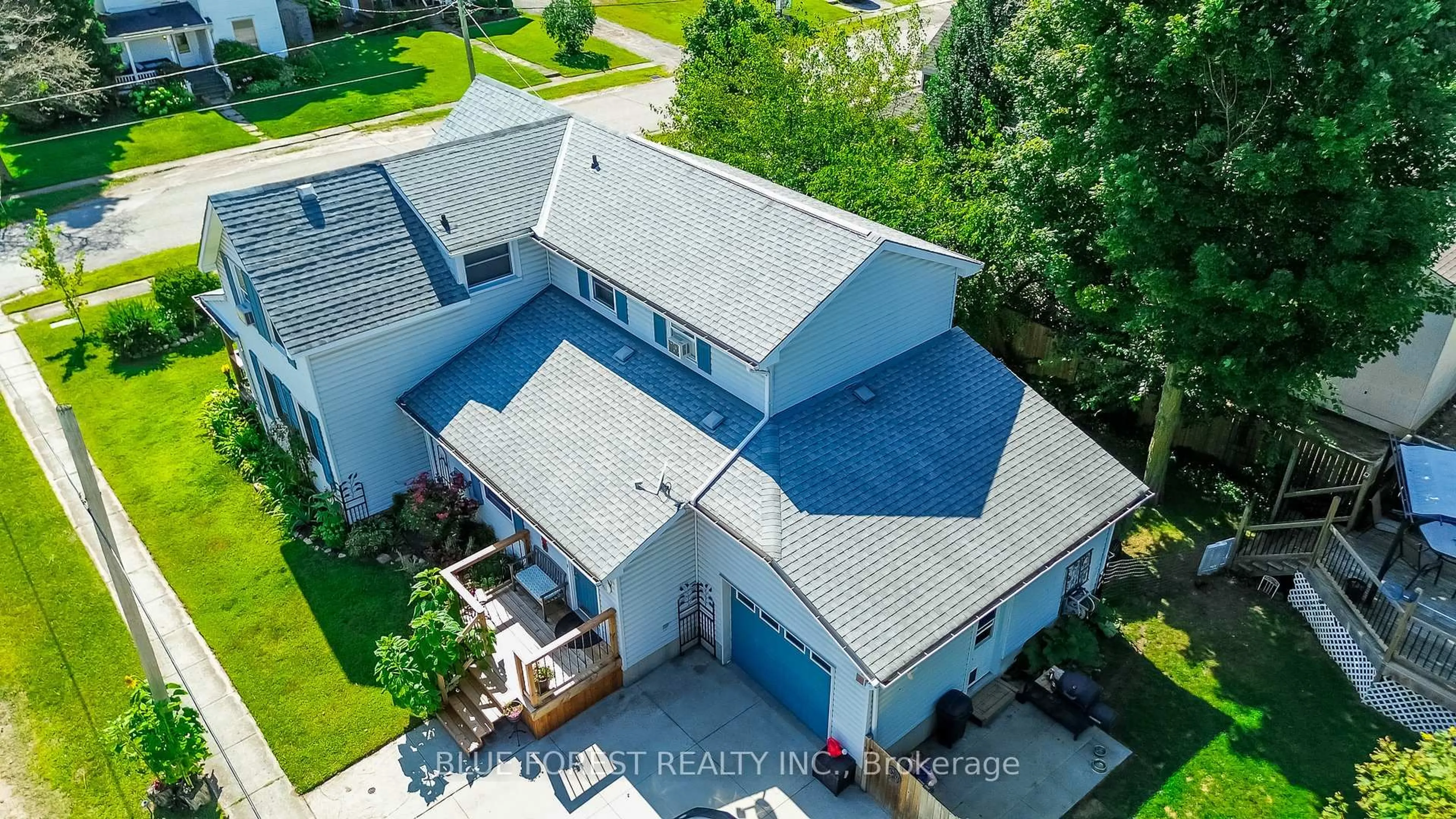 A pic from outside/outdoor area/front of a property/back of a property/a pic from drone, unknown for 183 Nancy St, Dutton/Dunwich Ontario N0L 1J0