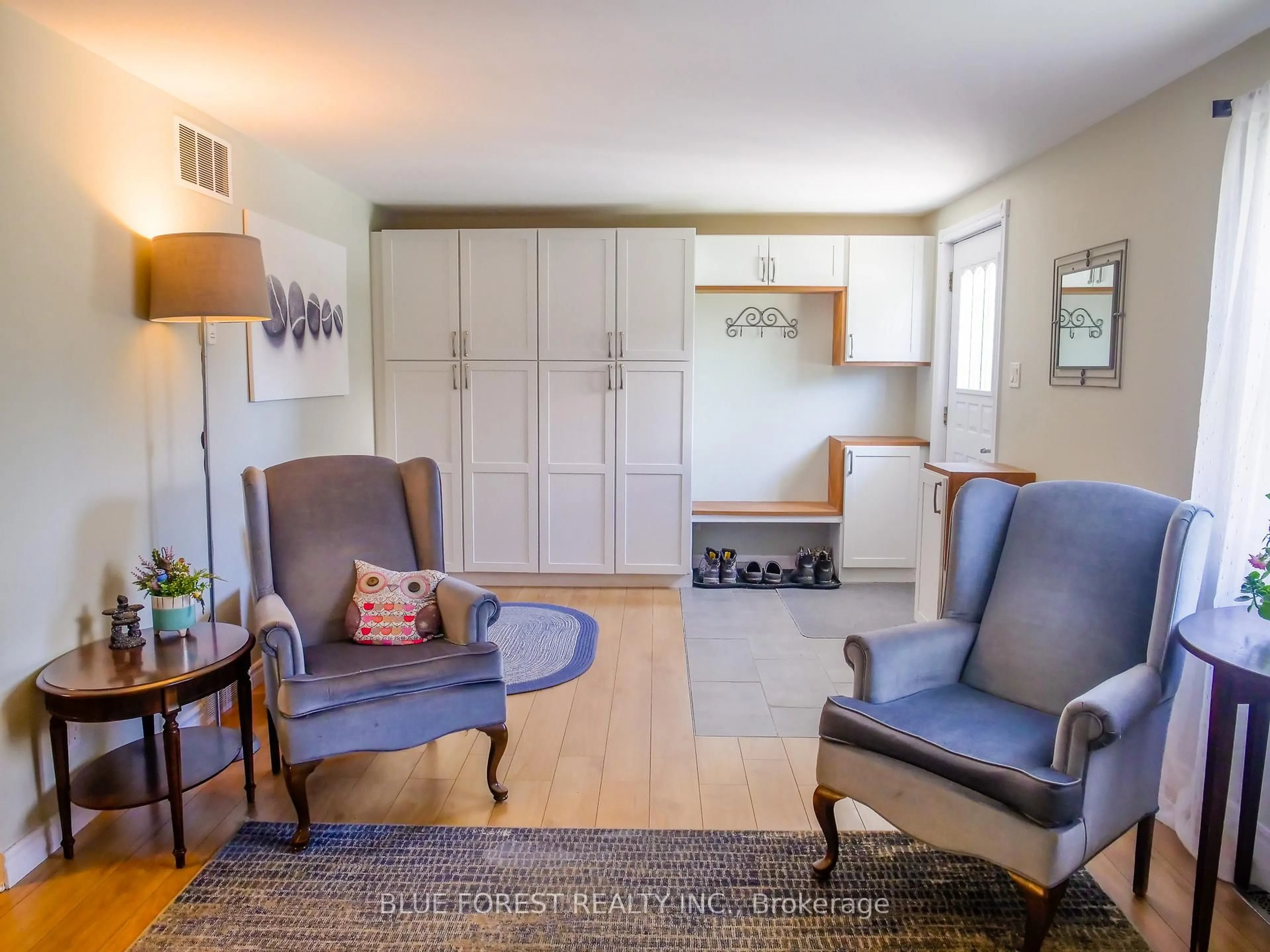 Living room with furniture, unknown for 183 Nancy St, Dutton/Dunwich Ontario N0L 1J0