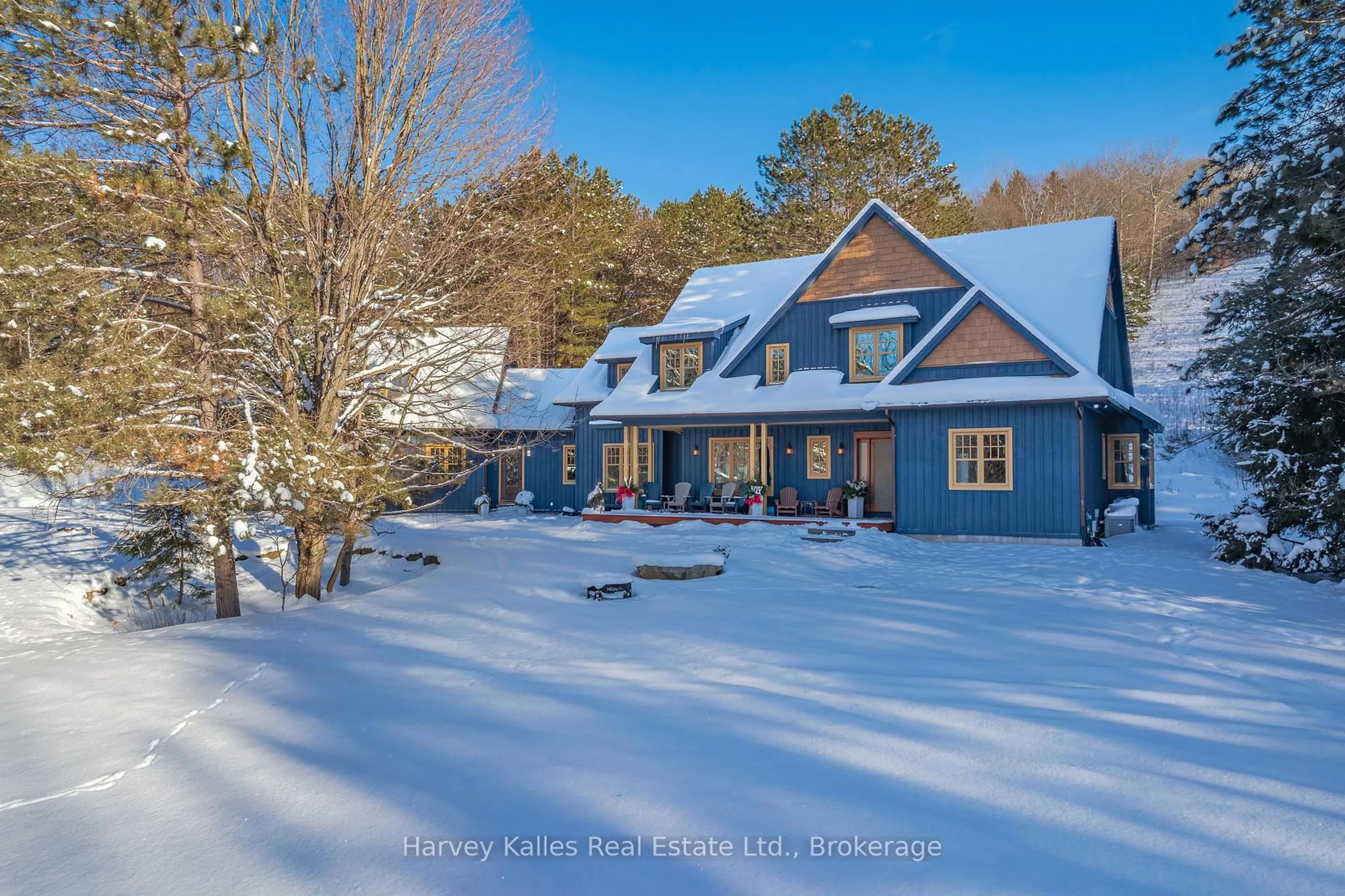 A pic from outside/outdoor area/front of a property/back of a property/a pic from drone, unknown for 1074 TALLY HO WINTER PARK Rd, Lake of Bays Ontario P1H 2J6