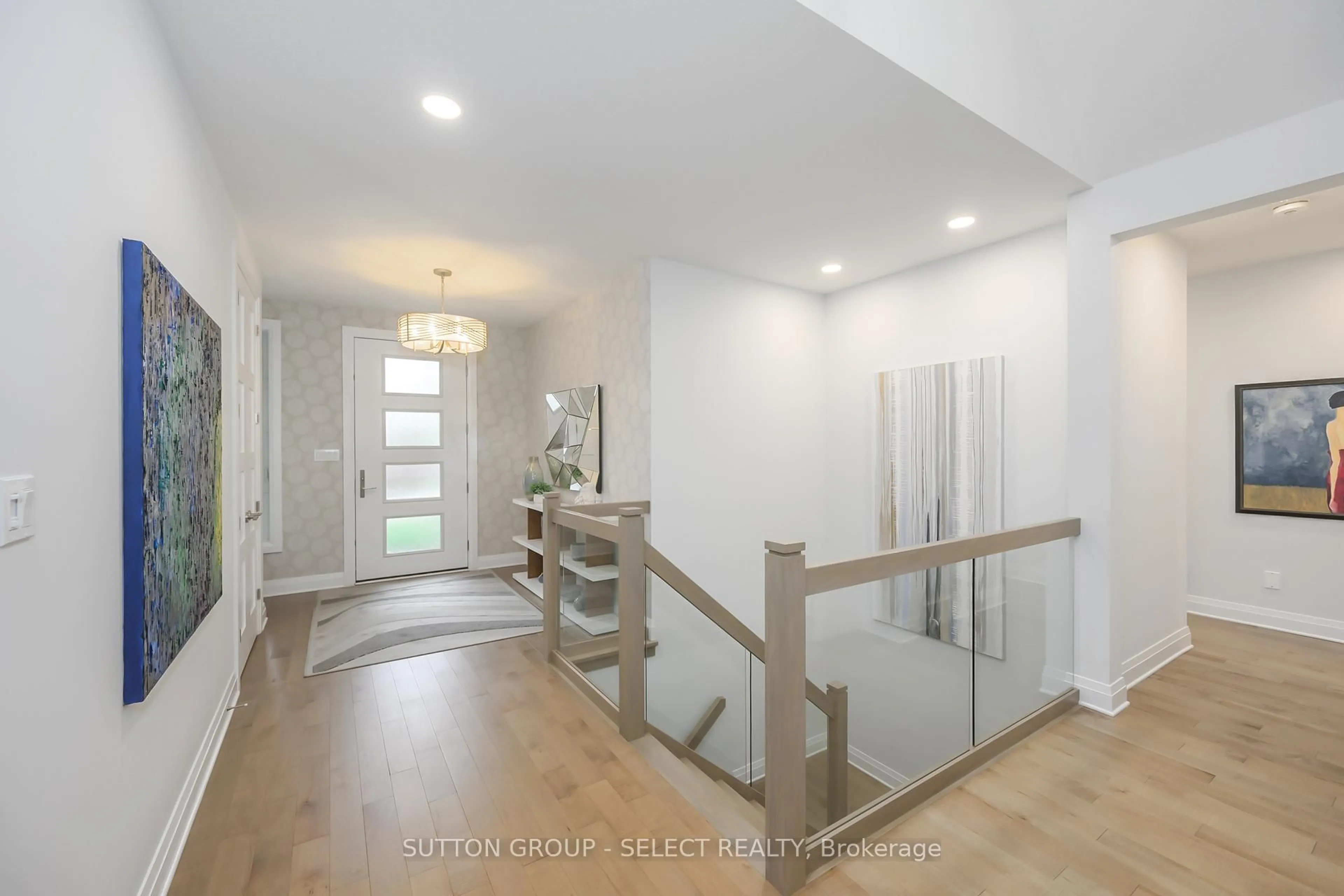 Indoor foyer for 346 Bradwell Chse, London North Ontario N6G 0P7