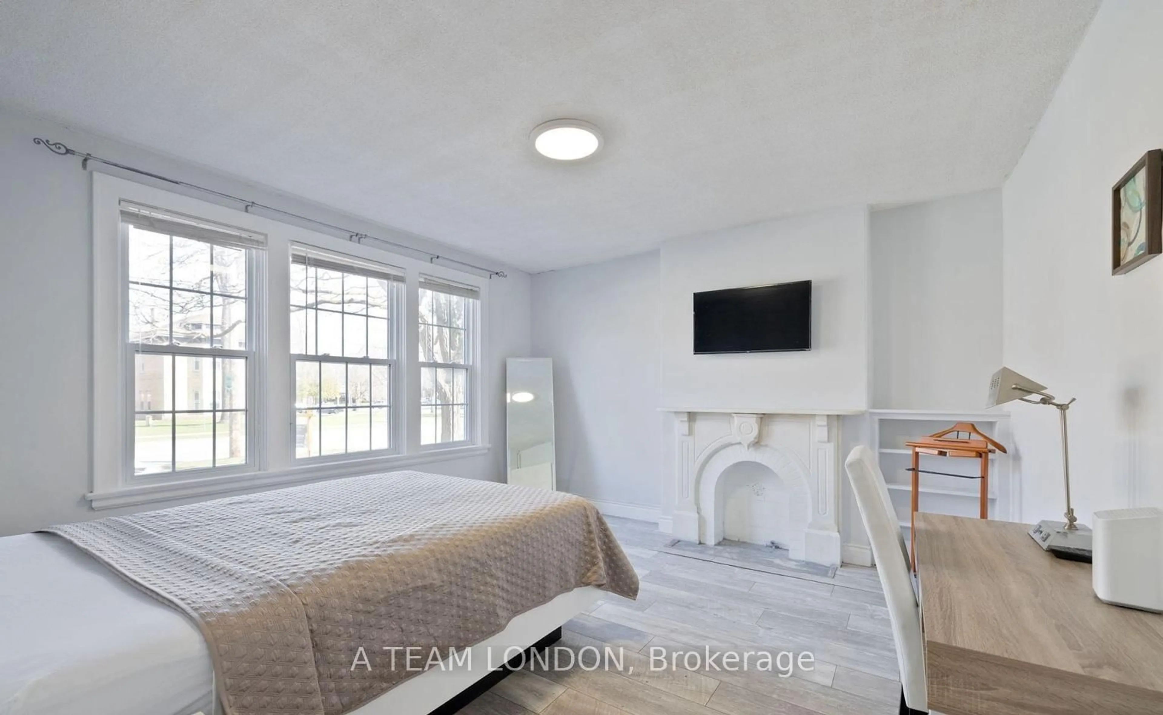 A pic of a room for 389 Dufferin Ave, London East Ontario N6B 1Z5