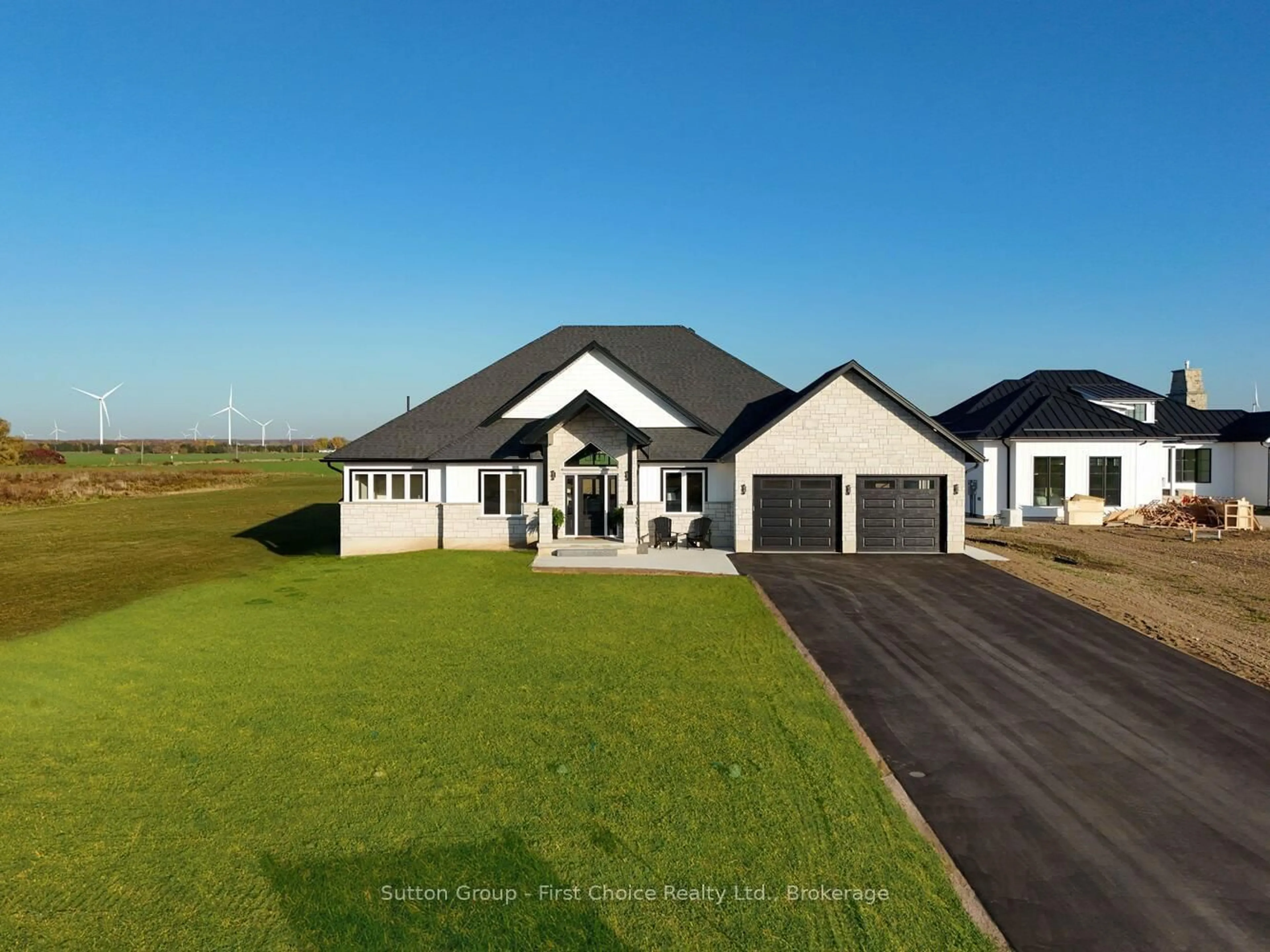 A pic from outside/outdoor area/front of a property/back of a property/a pic from drone, building for 73588 Irene Cres, Bluewater Ontario N0M 2T0