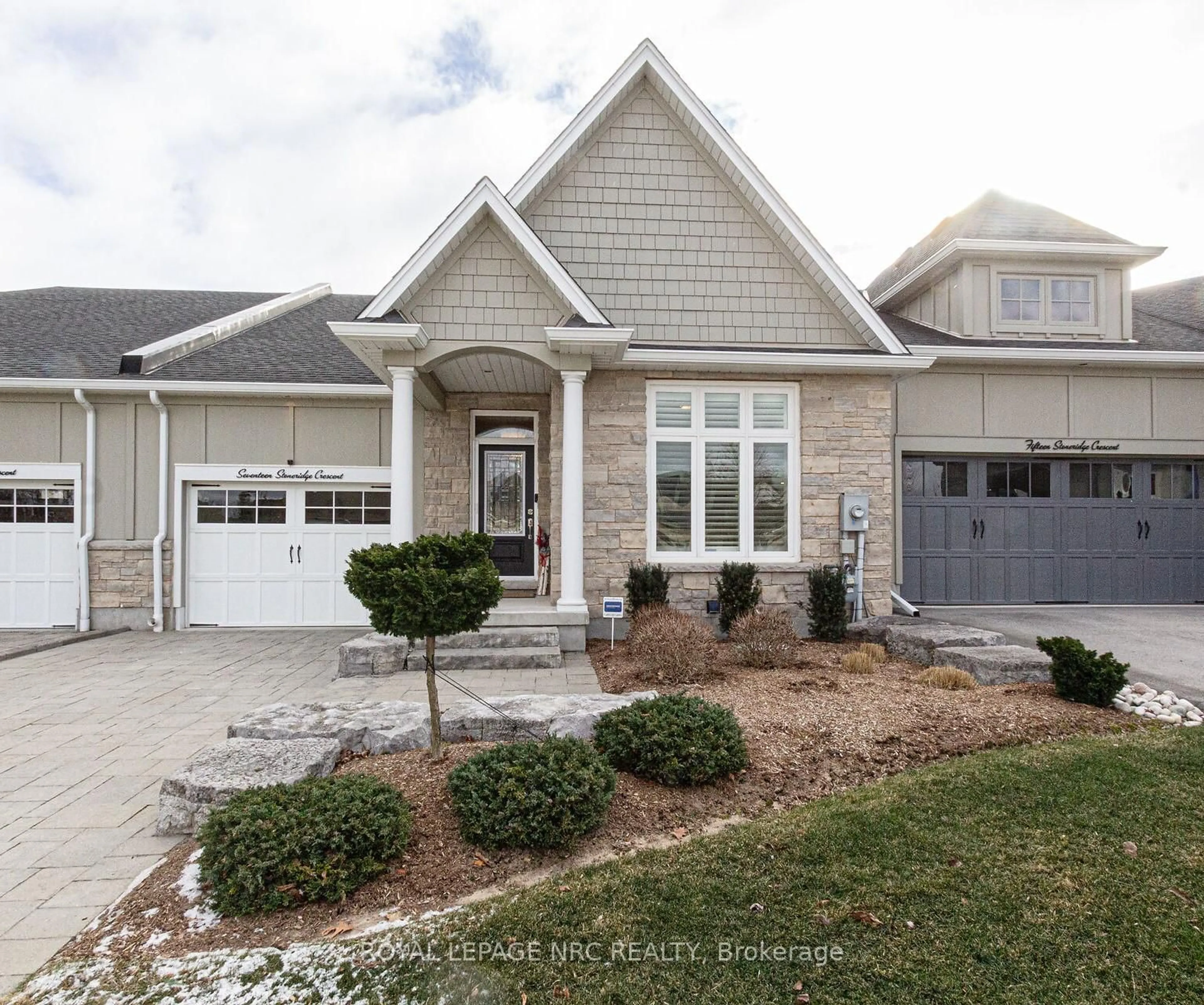 Home with brick exterior material, street for 17 Stoneridge Cres, Niagara-on-the-Lake Ontario L0S 1J1