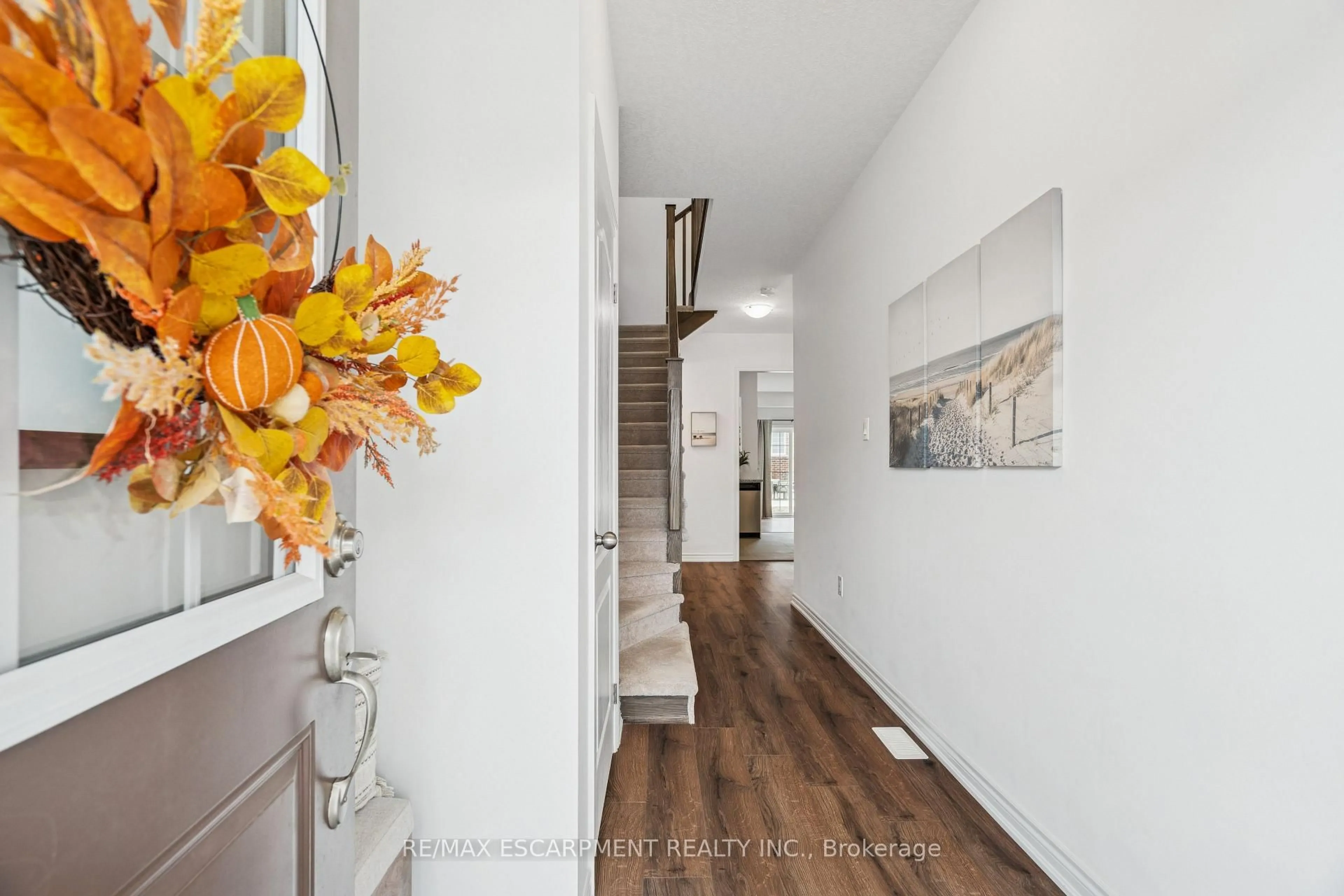 Indoor entryway for 9 Elsegood Dr, Guelph Ontario N1L 0R5