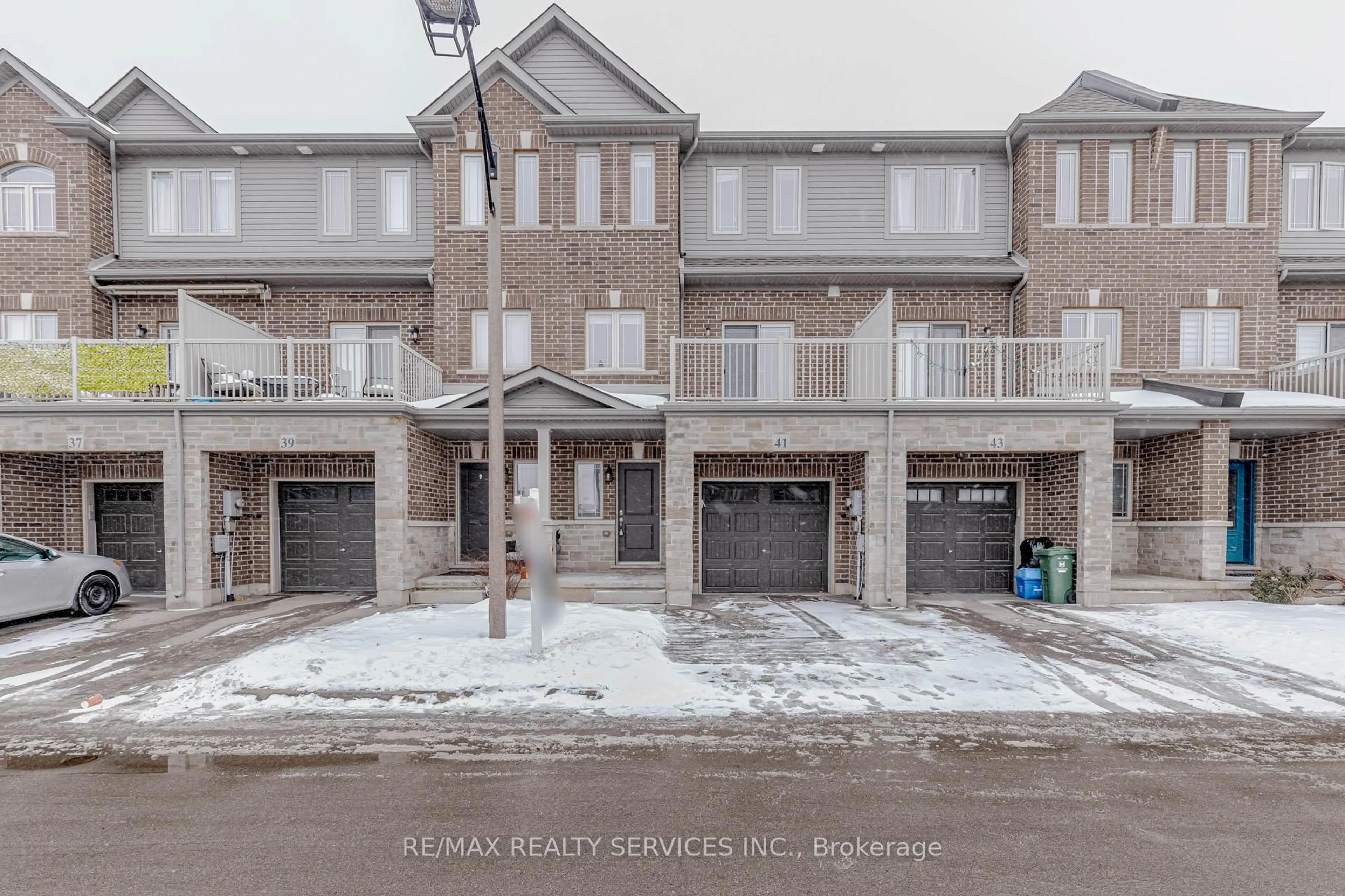 A pic from outside/outdoor area/front of a property/back of a property/a pic from drone, street for 41 Crossings Way, Hamilton Ontario L0R 1P0