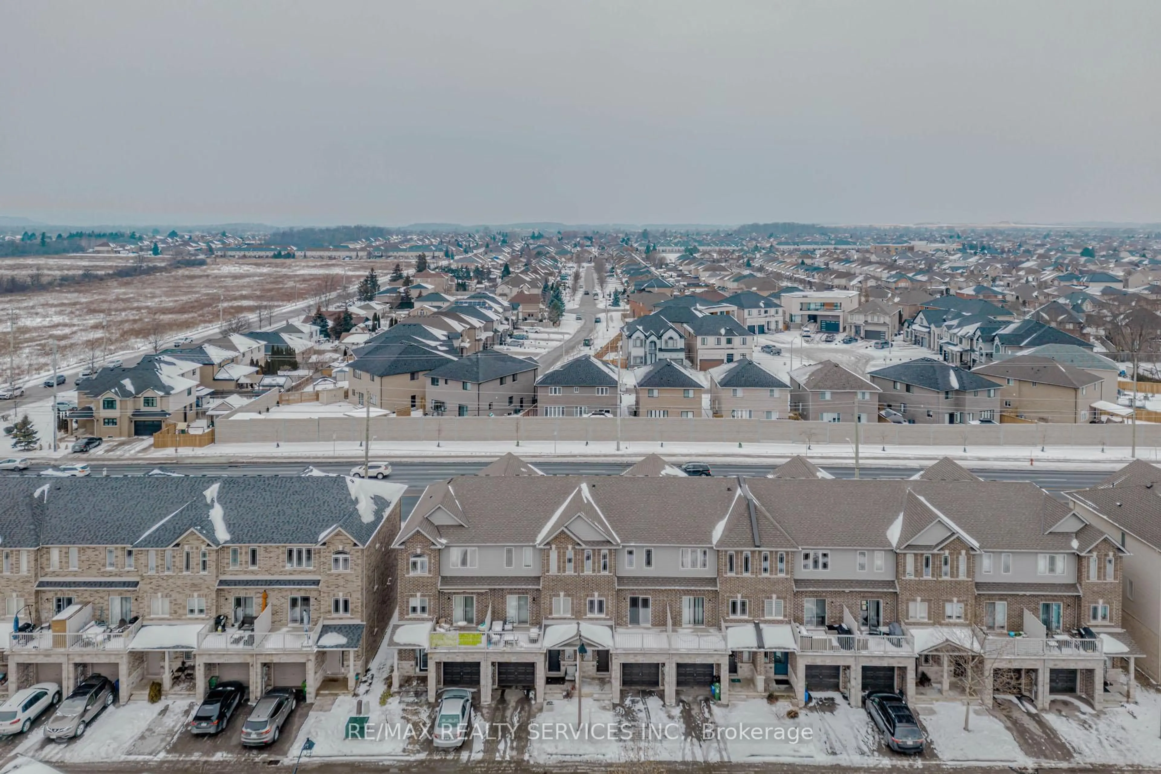 A pic from outside/outdoor area/front of a property/back of a property/a pic from drone, city buildings view from balcony for 41 Crossings Way, Hamilton Ontario L0R 1P0
