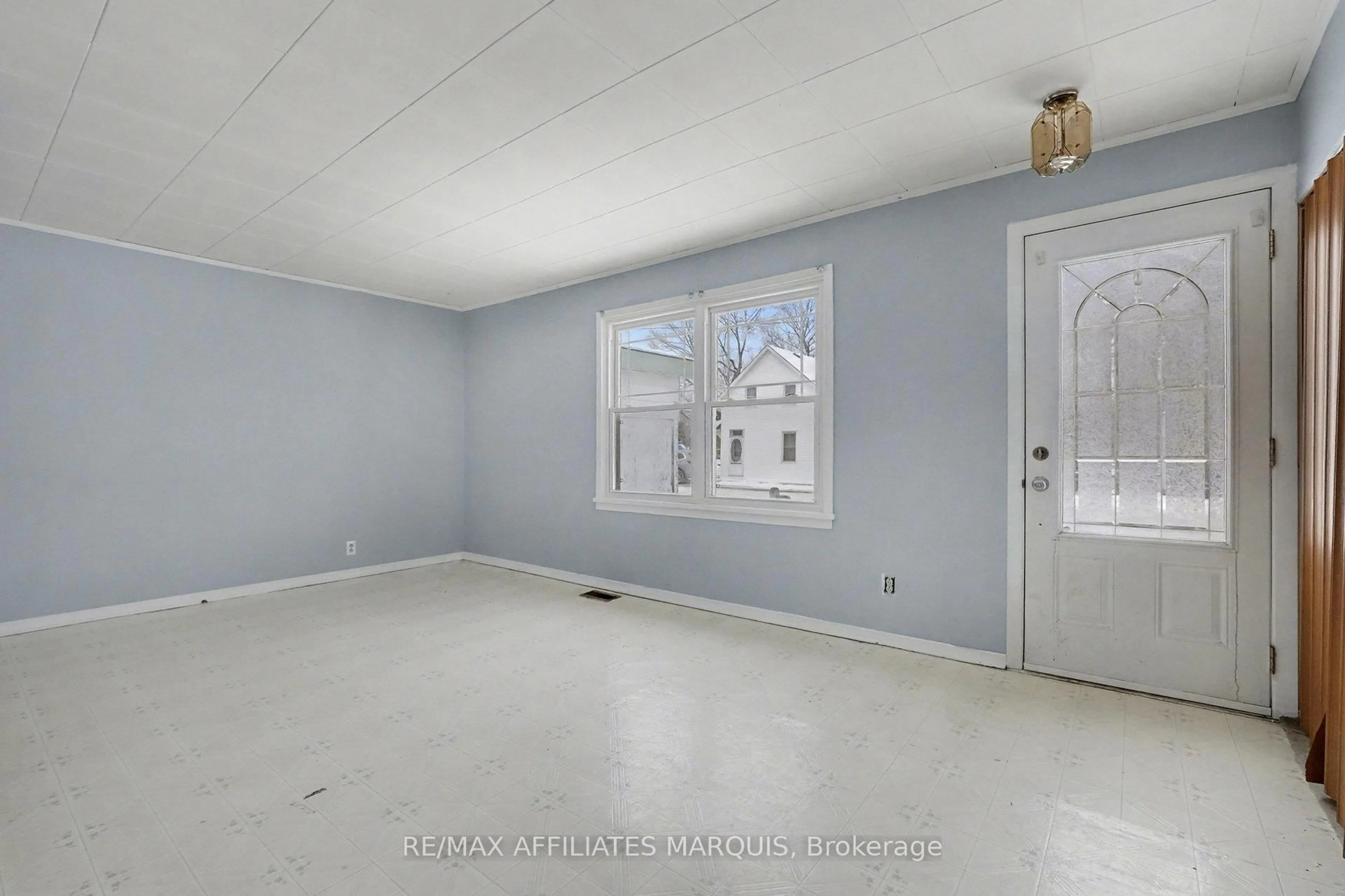 A pic of a room for 72 Owen St, Lanark Ontario K0G 1K0